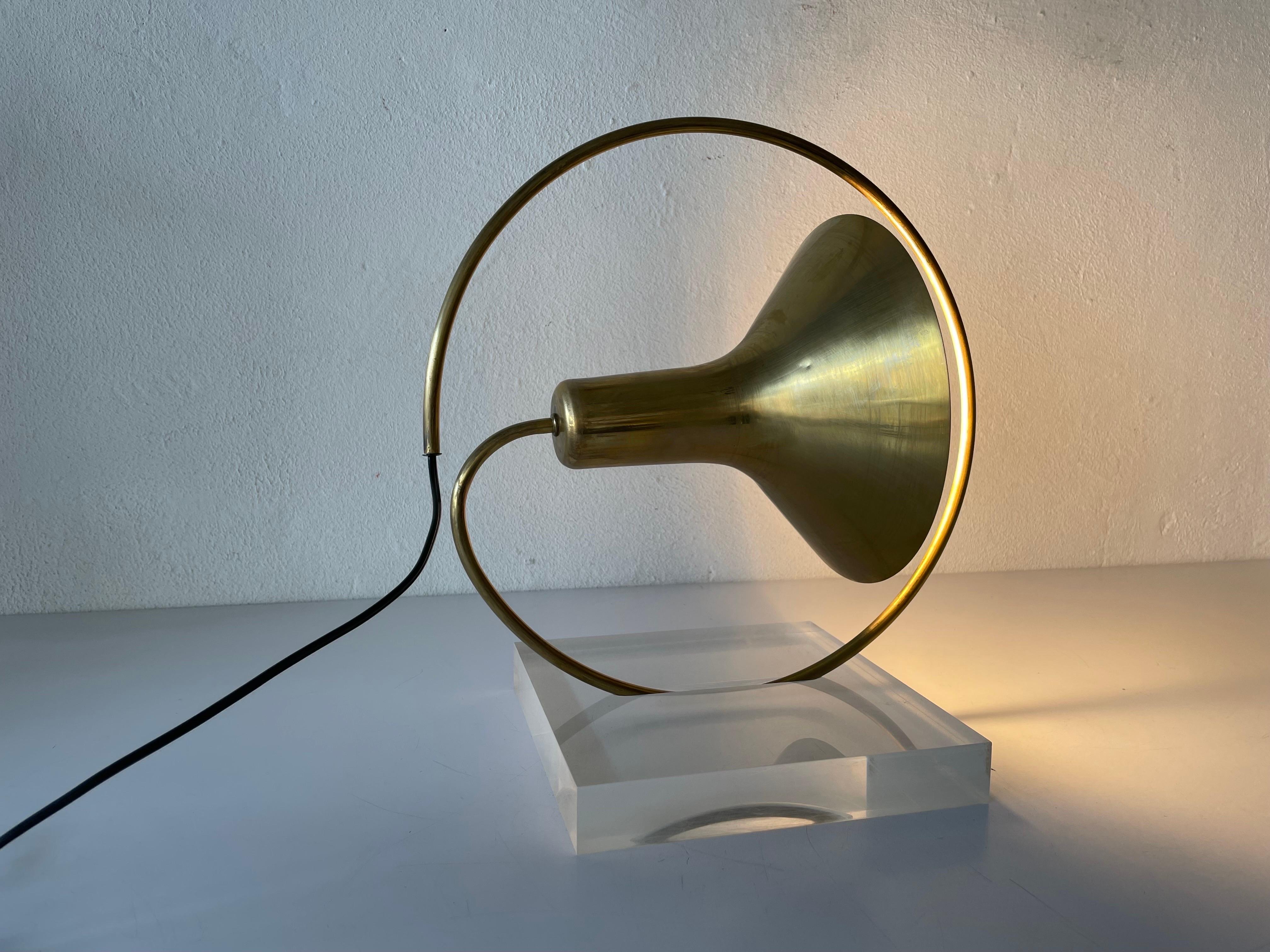 Brass & Lucite Trumpet Design Table Lamp, 1960s, Italy For Sale 11