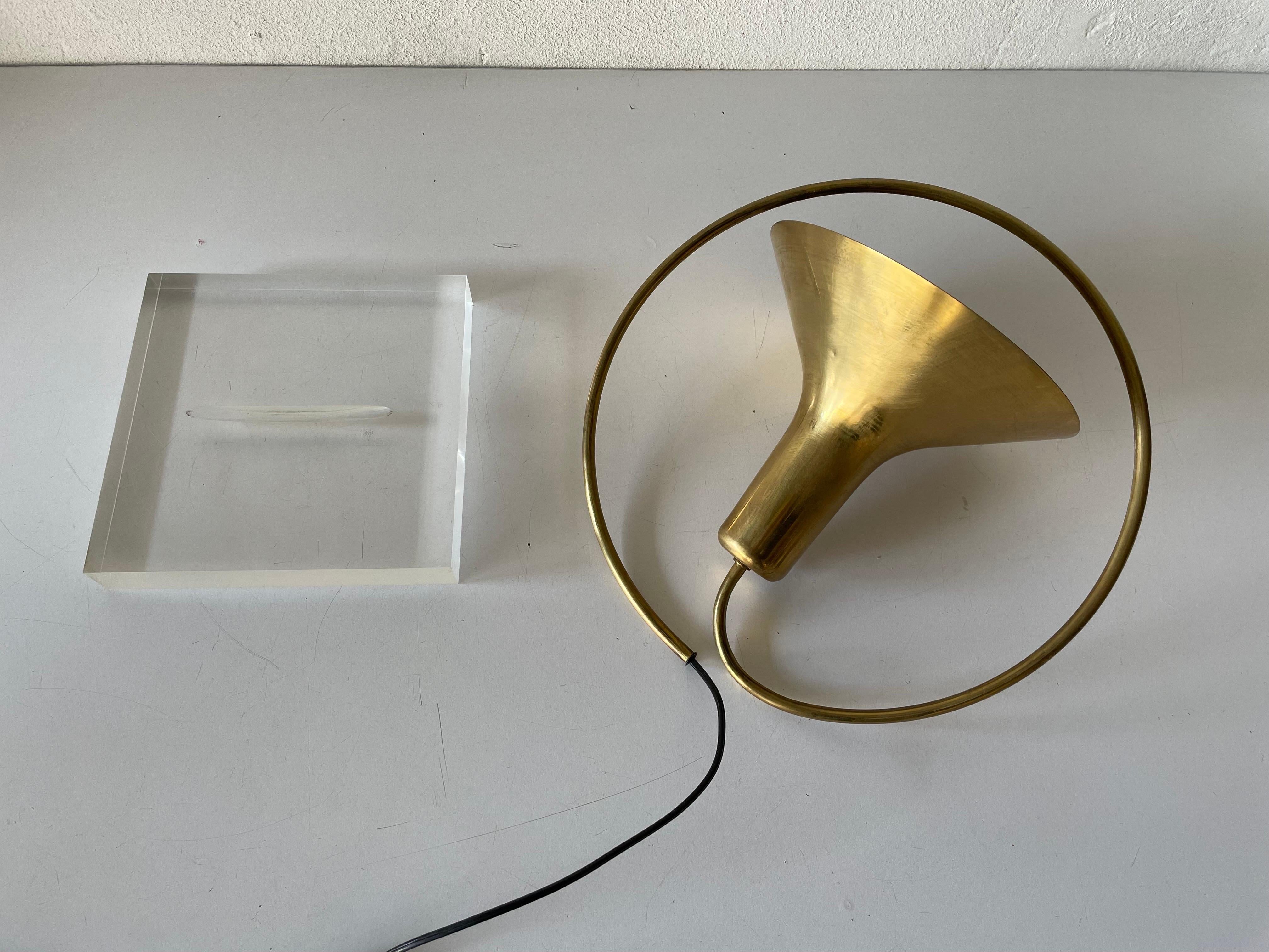 Brass & Lucite Trumpet Design Table Lamp, 1960s, Italy For Sale 12