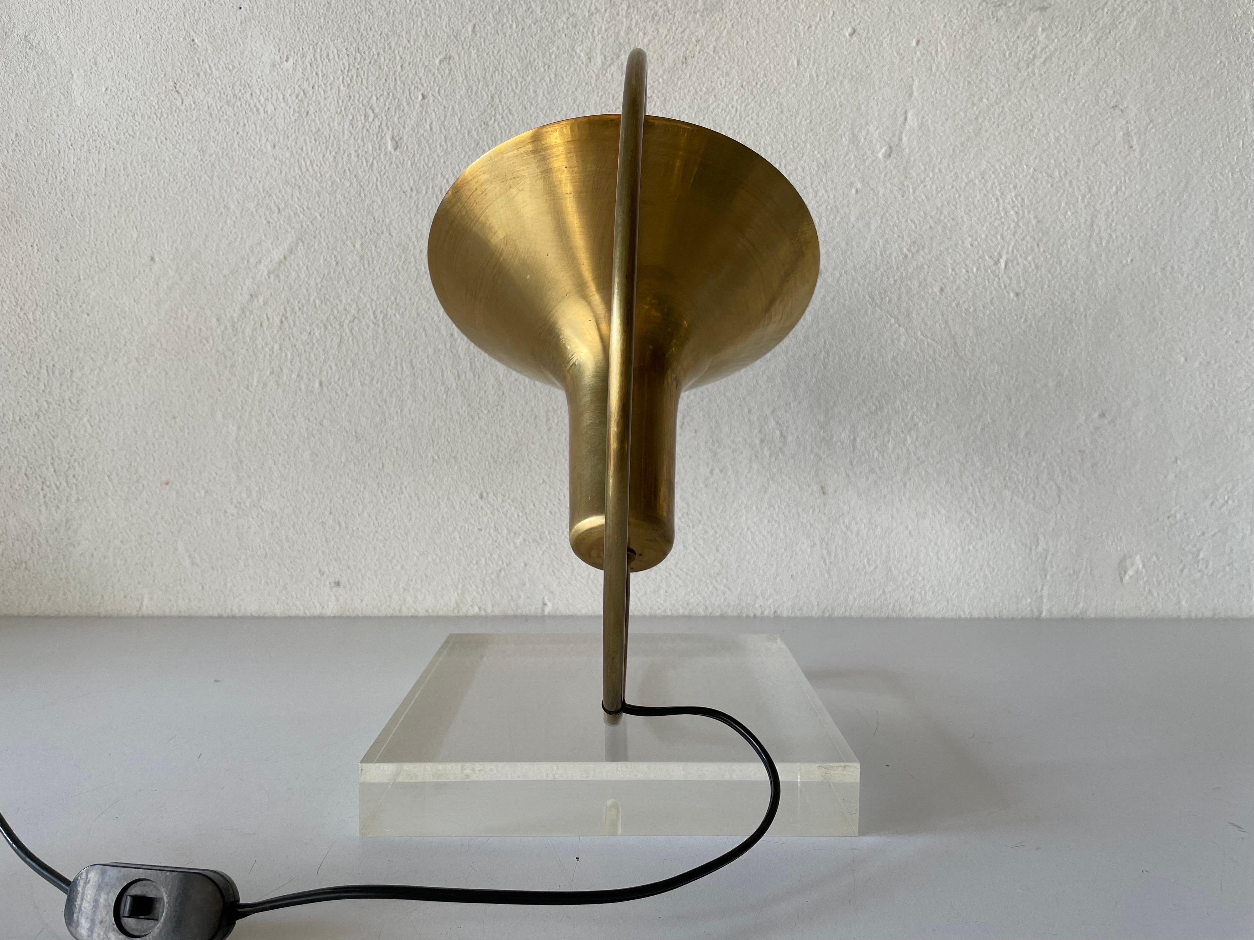 Italian Brass & Lucite Trumpet Design Table Lamp, 1960s, Italy For Sale