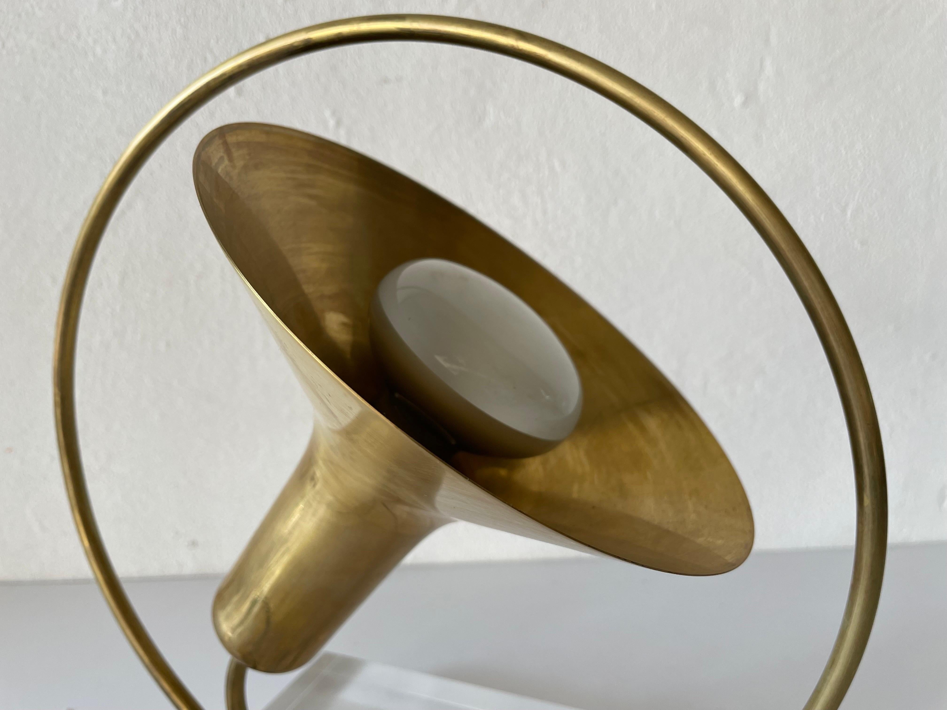 Brass & Lucite Trumpet Design Table Lamp, 1960s, Italy For Sale 1