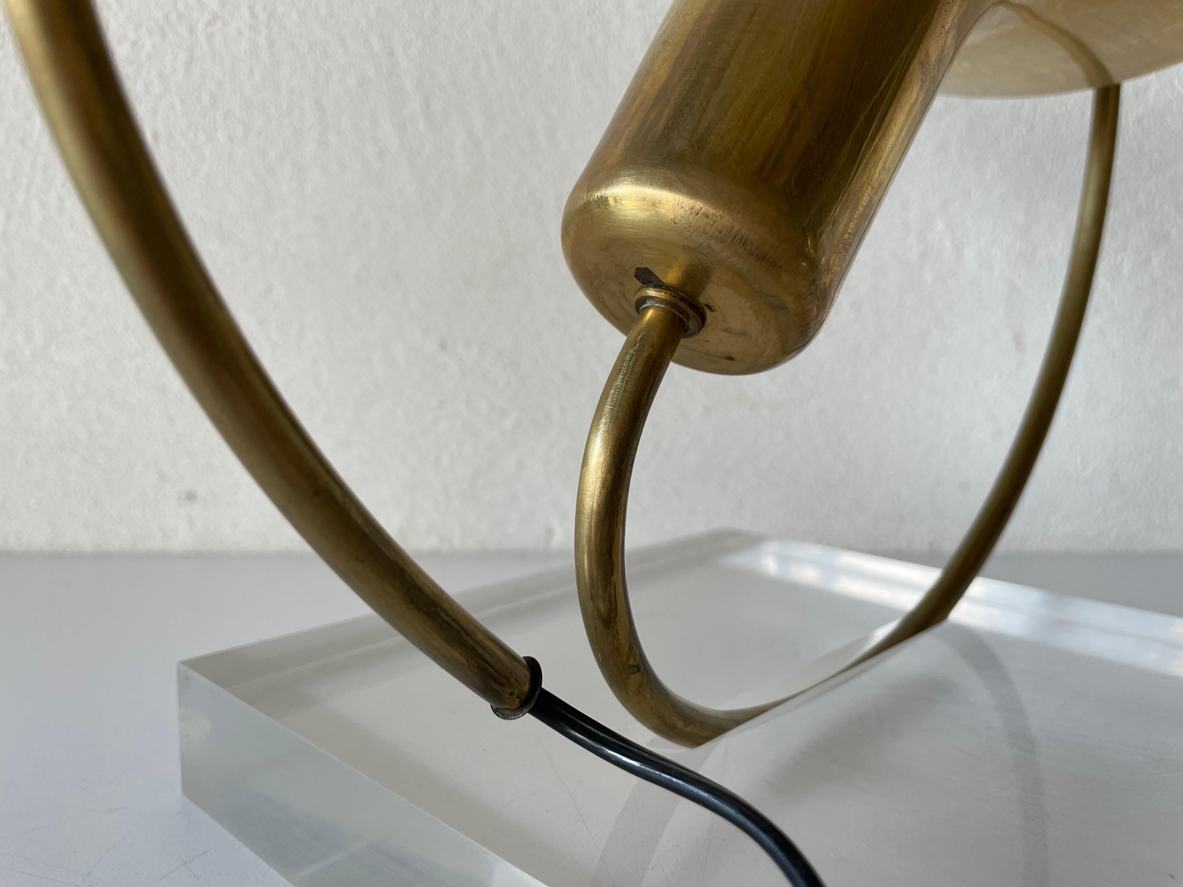 Brass & Lucite Trumpet Design Table Lamp, 1960s, Italy For Sale 2