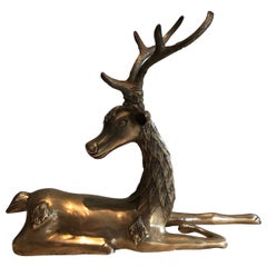 Cerf couché en laiton avec incrustations Shamaniques