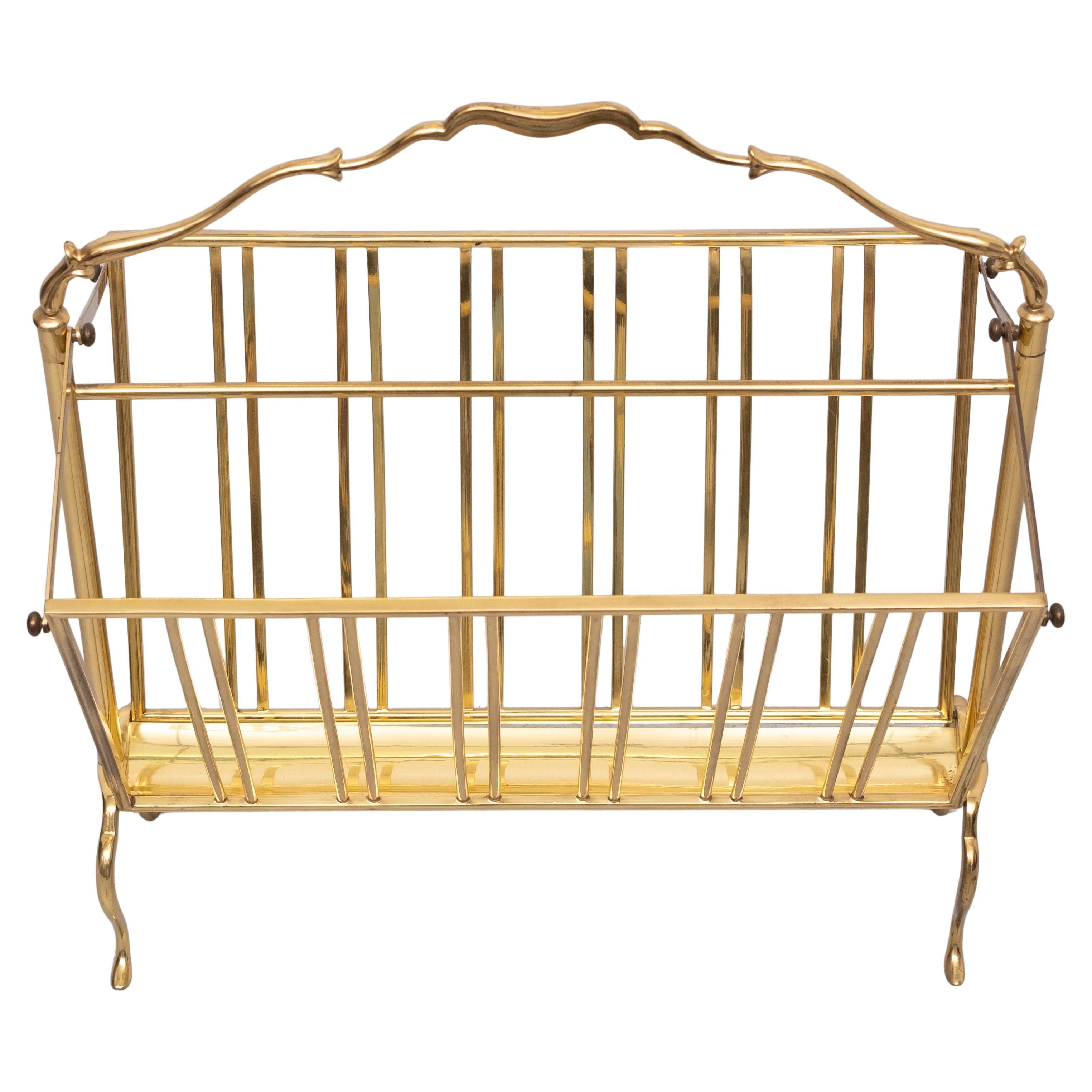 Porta riviste in ottone massiccio molto bello ed elegante. viene fornito con un 
Il meccanismo Foldes, quando lo sollevi con la maniglia, si chiude. 
Buono stato 