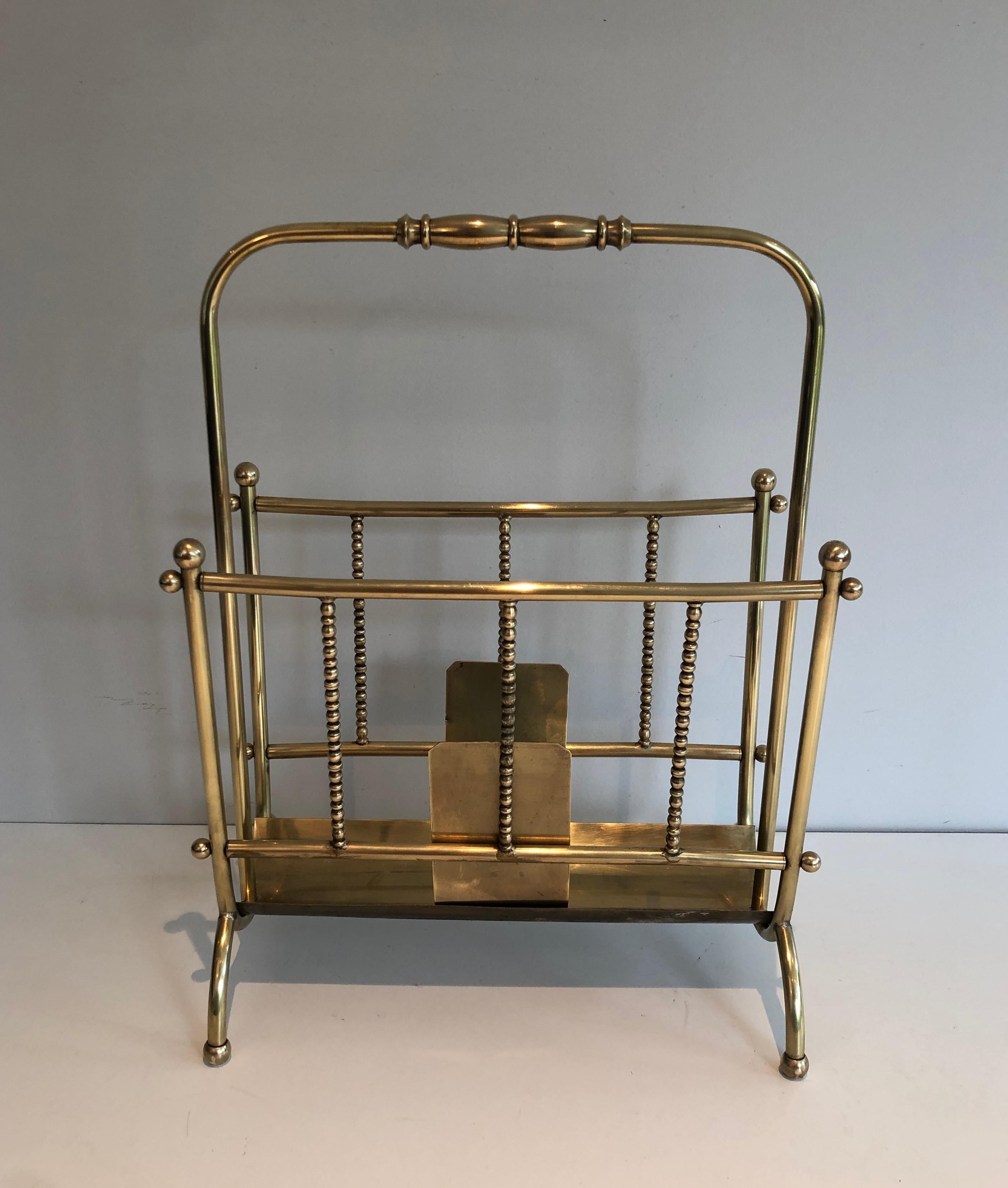 This neoclassical style magazine rack is all made of brass. This is a French work, circa 1970.