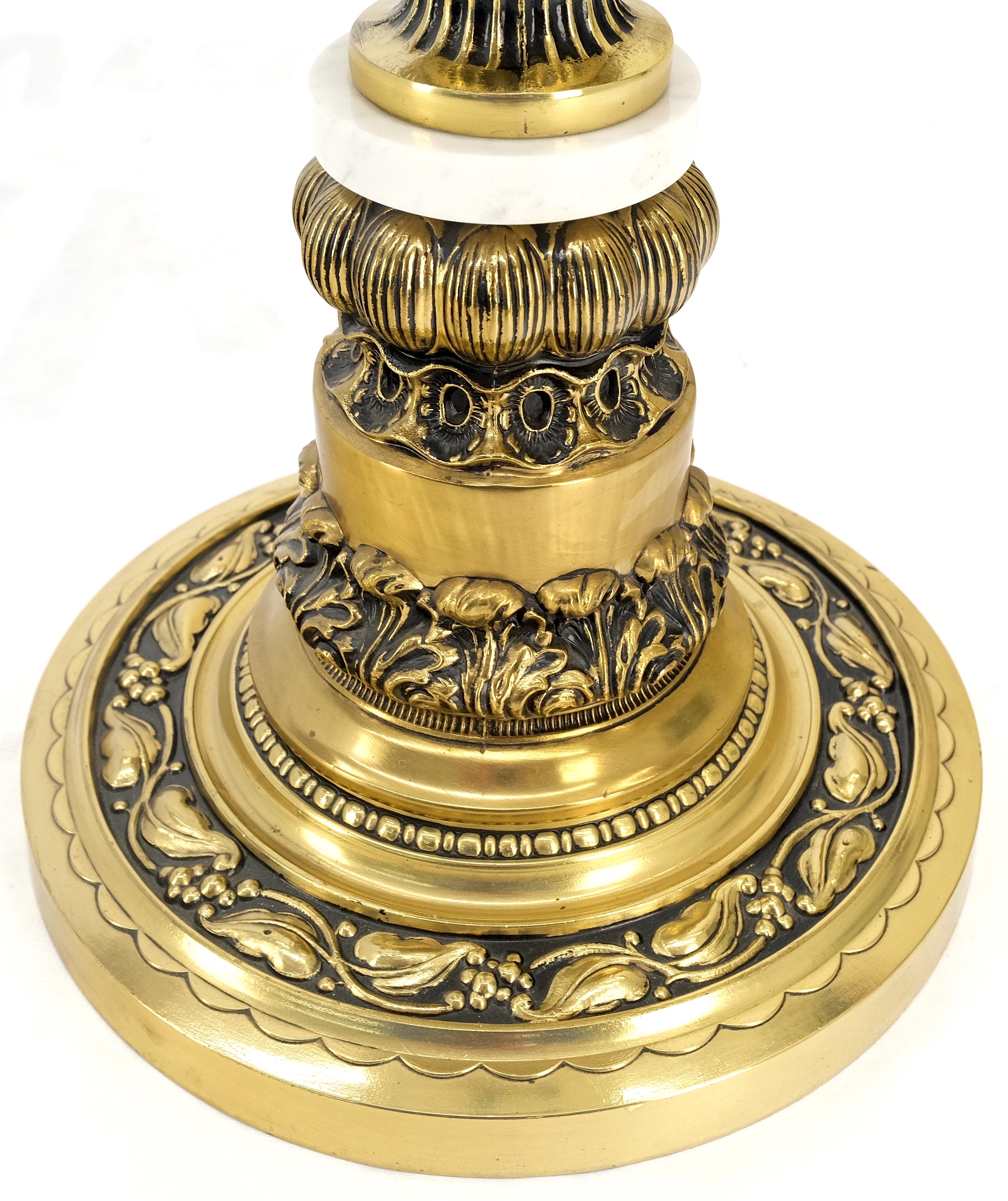 Messing & Marmor Dekorative Ornate Runde Pedestal Stand Mint! im Zustand „Gut“ im Angebot in Rockaway, NJ