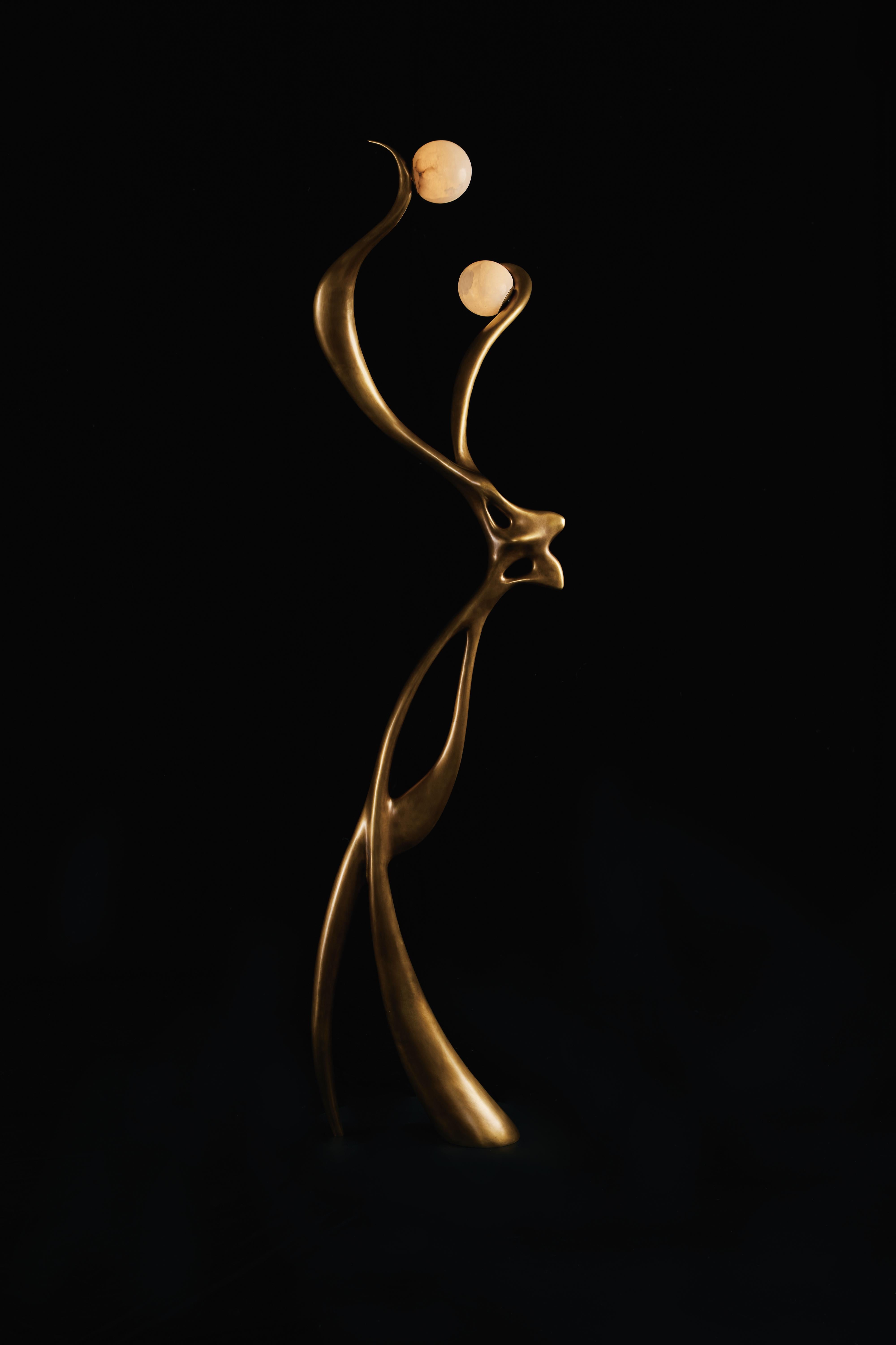 Lampada da terra Elfe in ottone e marmo X-Lampe di Duen Studio
Edizione limitata di 5 esemplari
Dimensioni:  L 13,5 x P 35 x H 178,9 cm, Base rotonda rimovibile (Dia: 50cm)
Materiali: Ottone e marmo.
Lampadina : (LED incluso) 3W / 220V

Tutte le