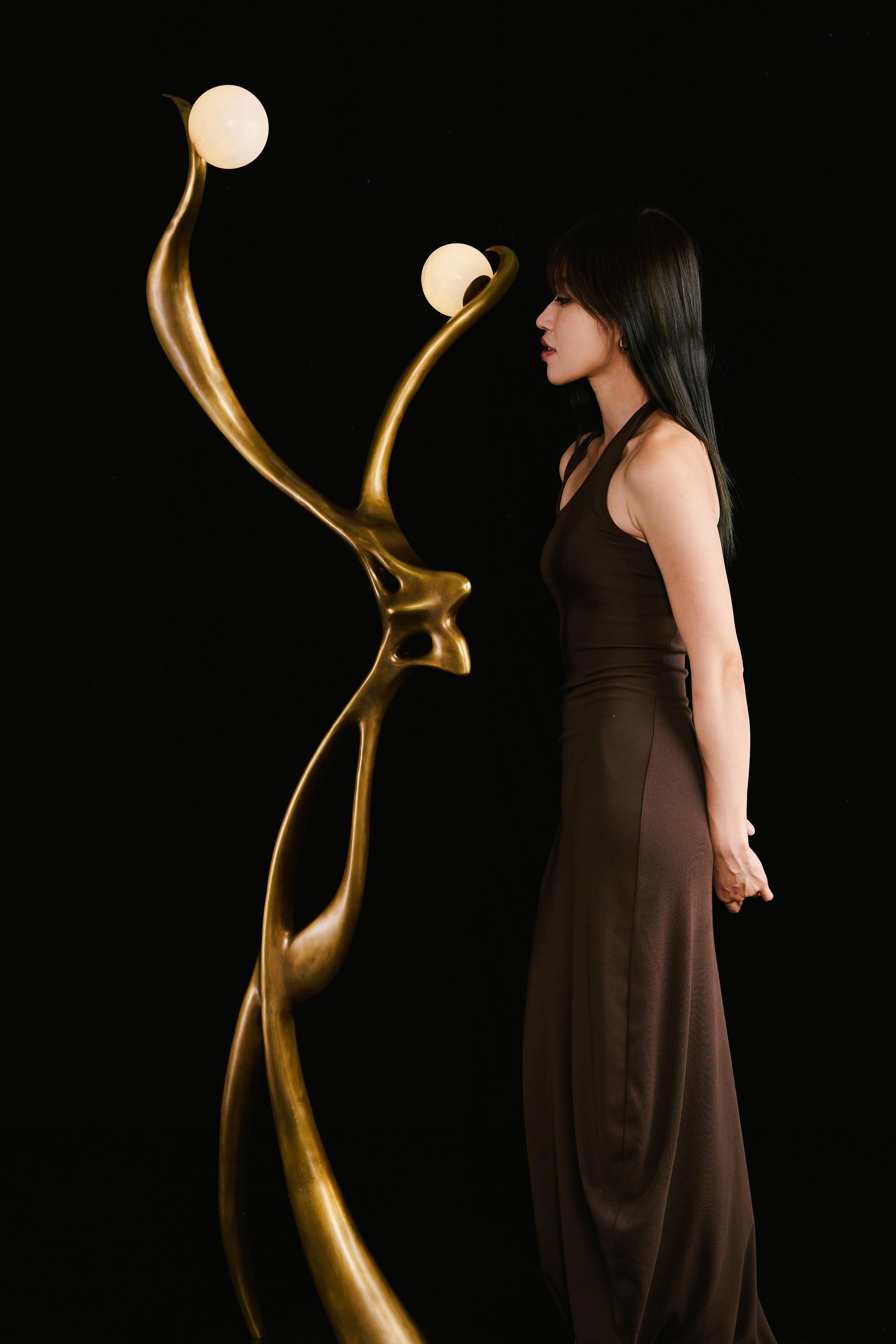 Francese Lampada da terra Elfe in ottone e marmo X-Lampe di Duen Studio in vendita