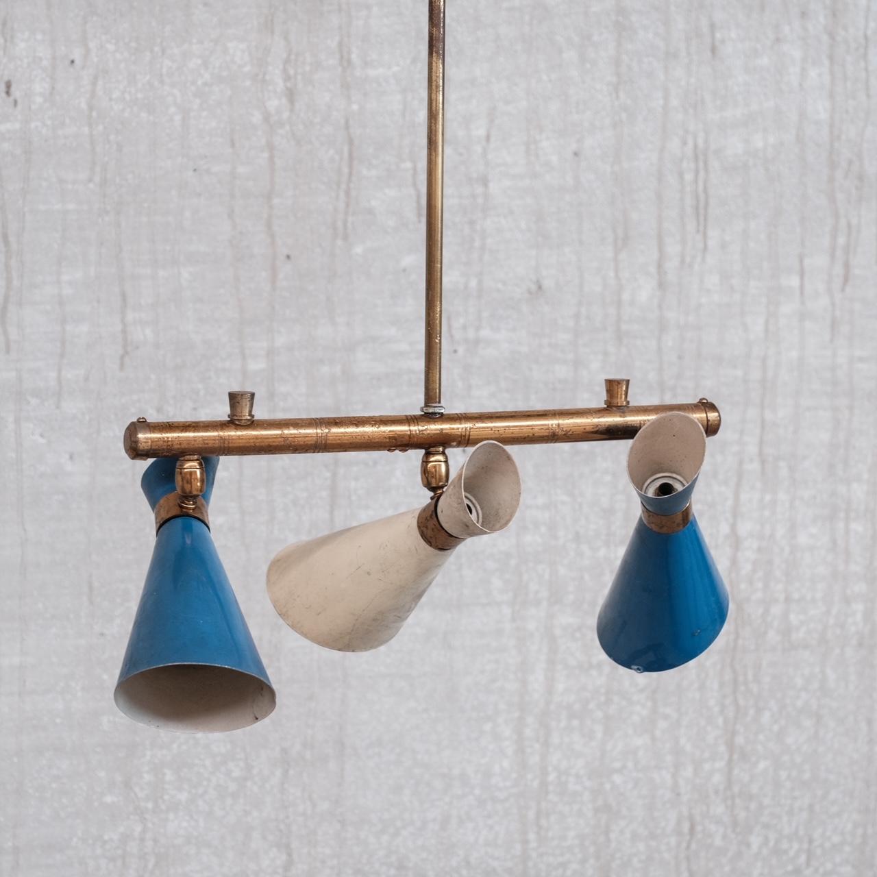 Mid-Century moderno Ciondolo lampadario in ottone del Mid-Century italiano in vendita