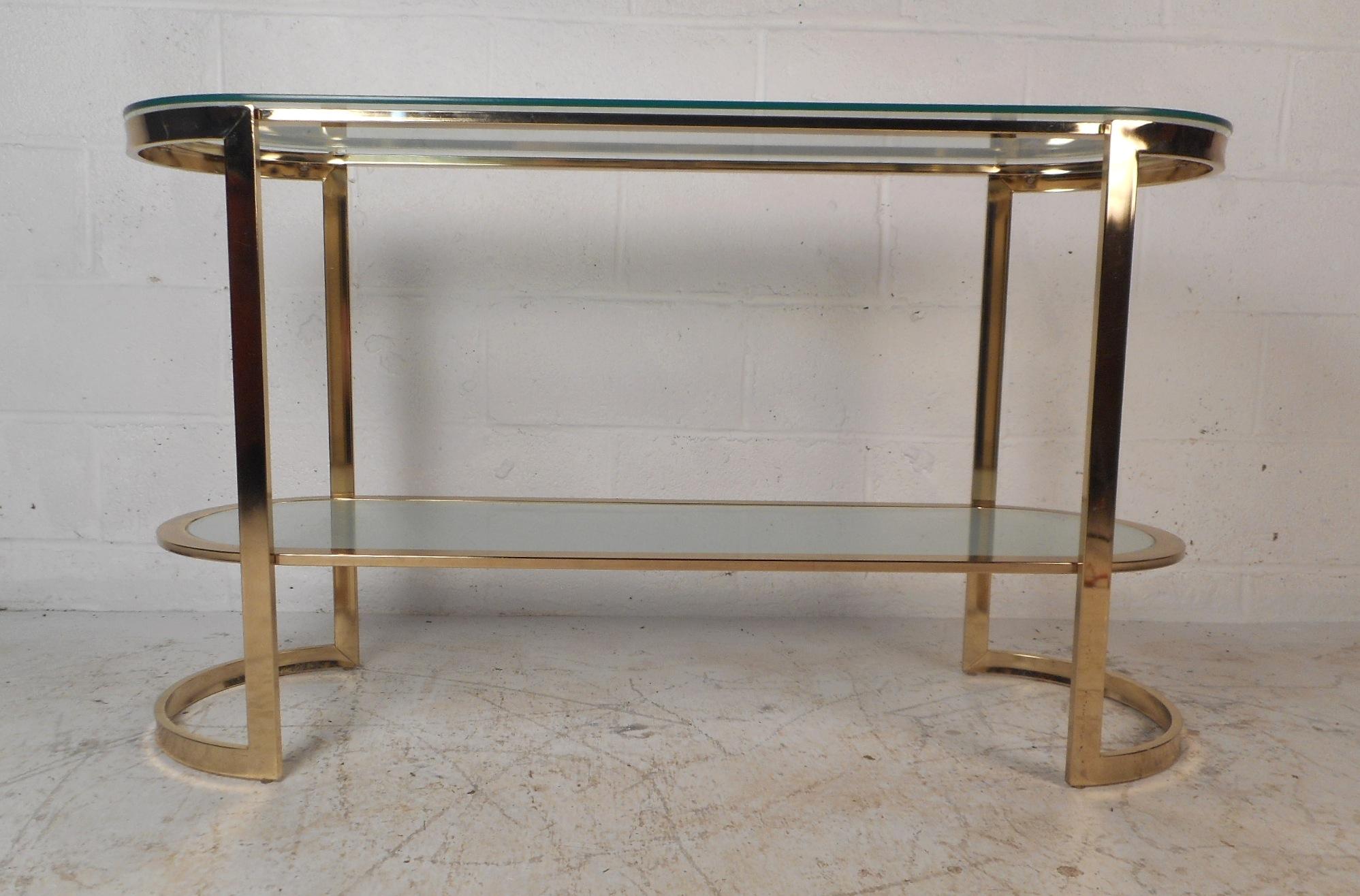 Brass Mid-Century Modern Two-Tier Console Table In Good Condition In Brooklyn, NY