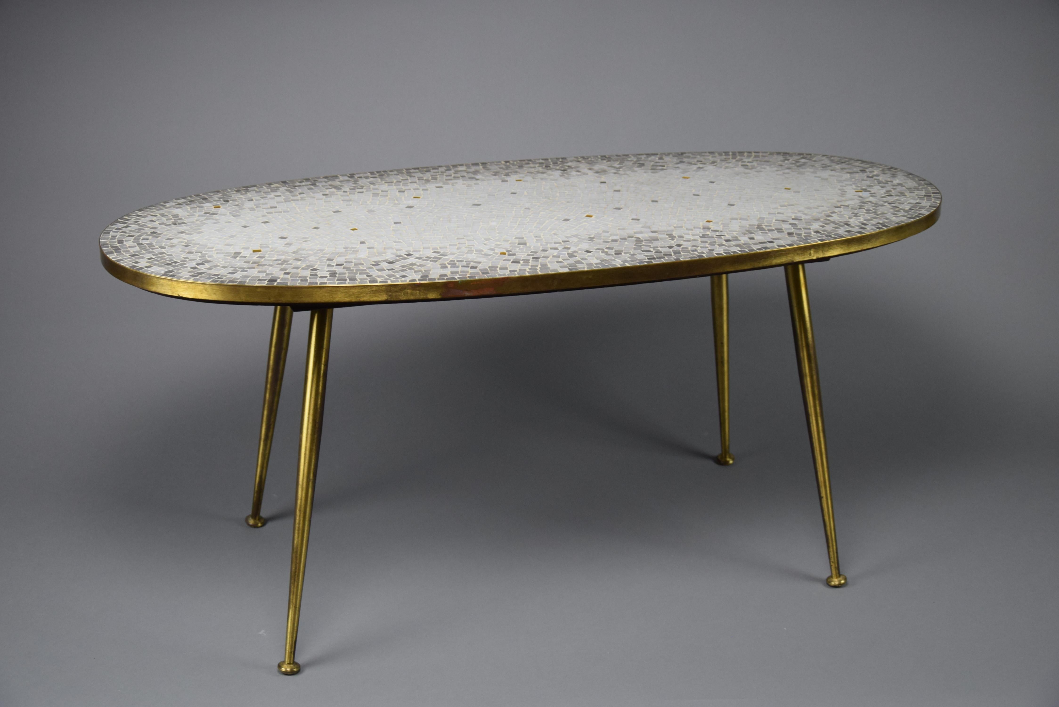 Oval Grey Glass Mosaic Coffee Table with  with Gold Highlights In Good Condition For Sale In Weesp, NL