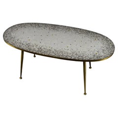 Ovaler Grauer Glasmosaik Couchtisch mit mit goldenen Highlights
