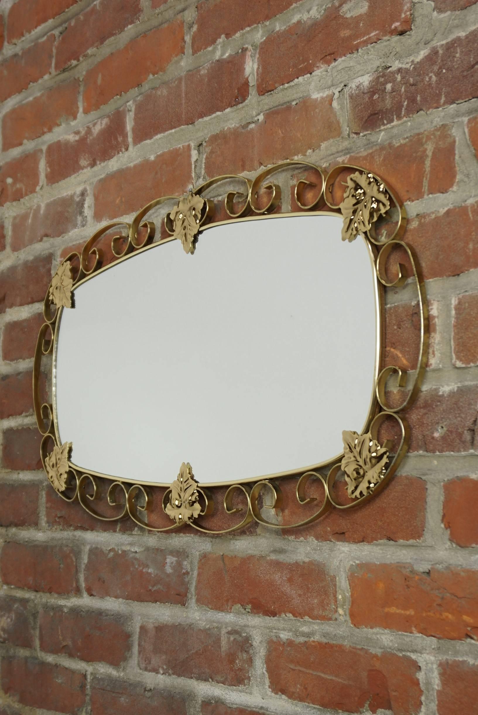 Brass Mirror from the 1950s In Excellent Condition For Sale In Tourcoing, FR