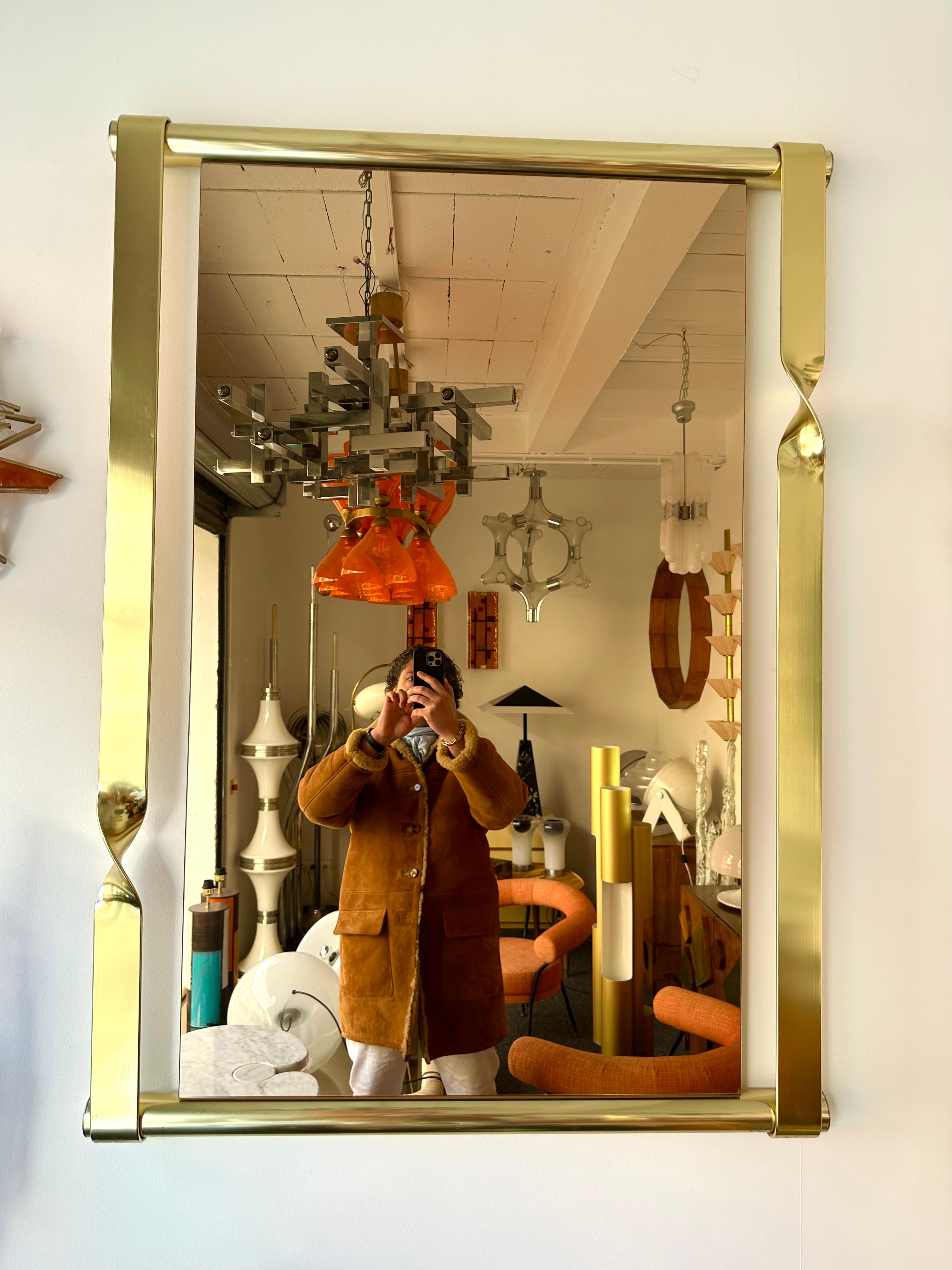 Large brass wall mirror by Luciano Frigerio. Nice Pink copper glass. Horizontal or vertical. Famous design like Romeo Rega, Tommaso Barbi, Sandro Petti for Maison Jansen, Mario Sabot.
