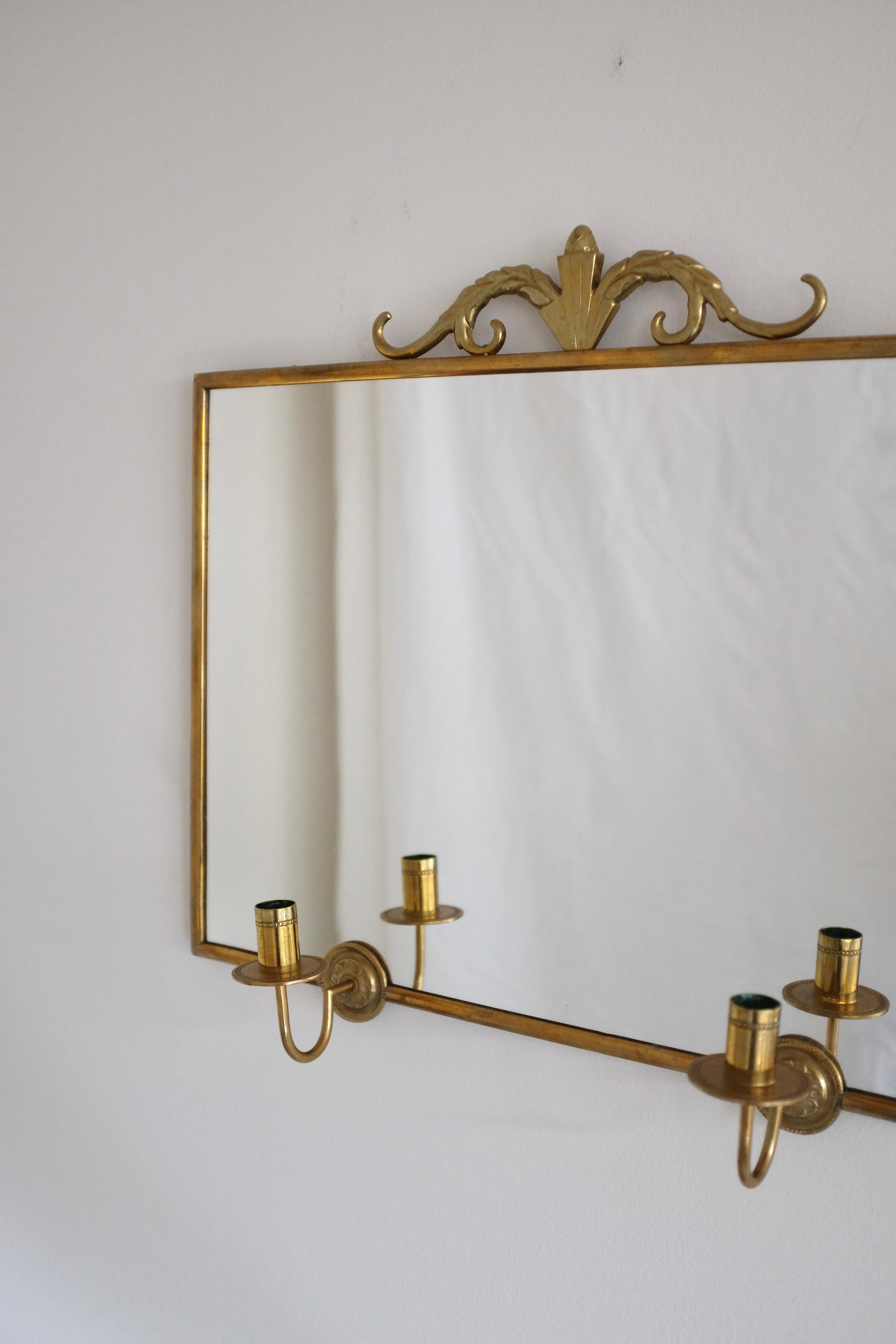 Scandinavo moderno Specchio in ottone con due candele di Firma Lars Holmström Arvika in vendita