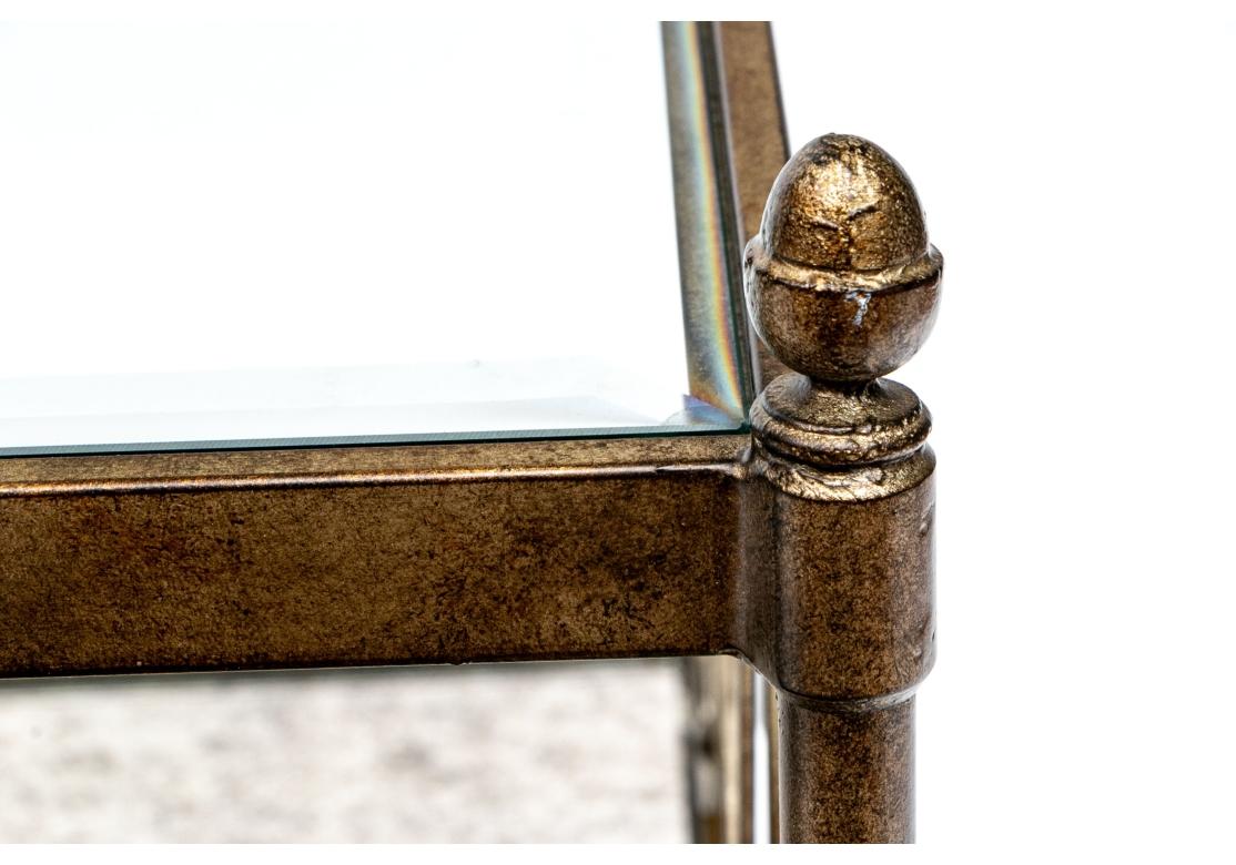 Table de cocktail en laiton avec miroir et verre de style Hollywood Regency État moyen - En vente à Bridgeport, CT