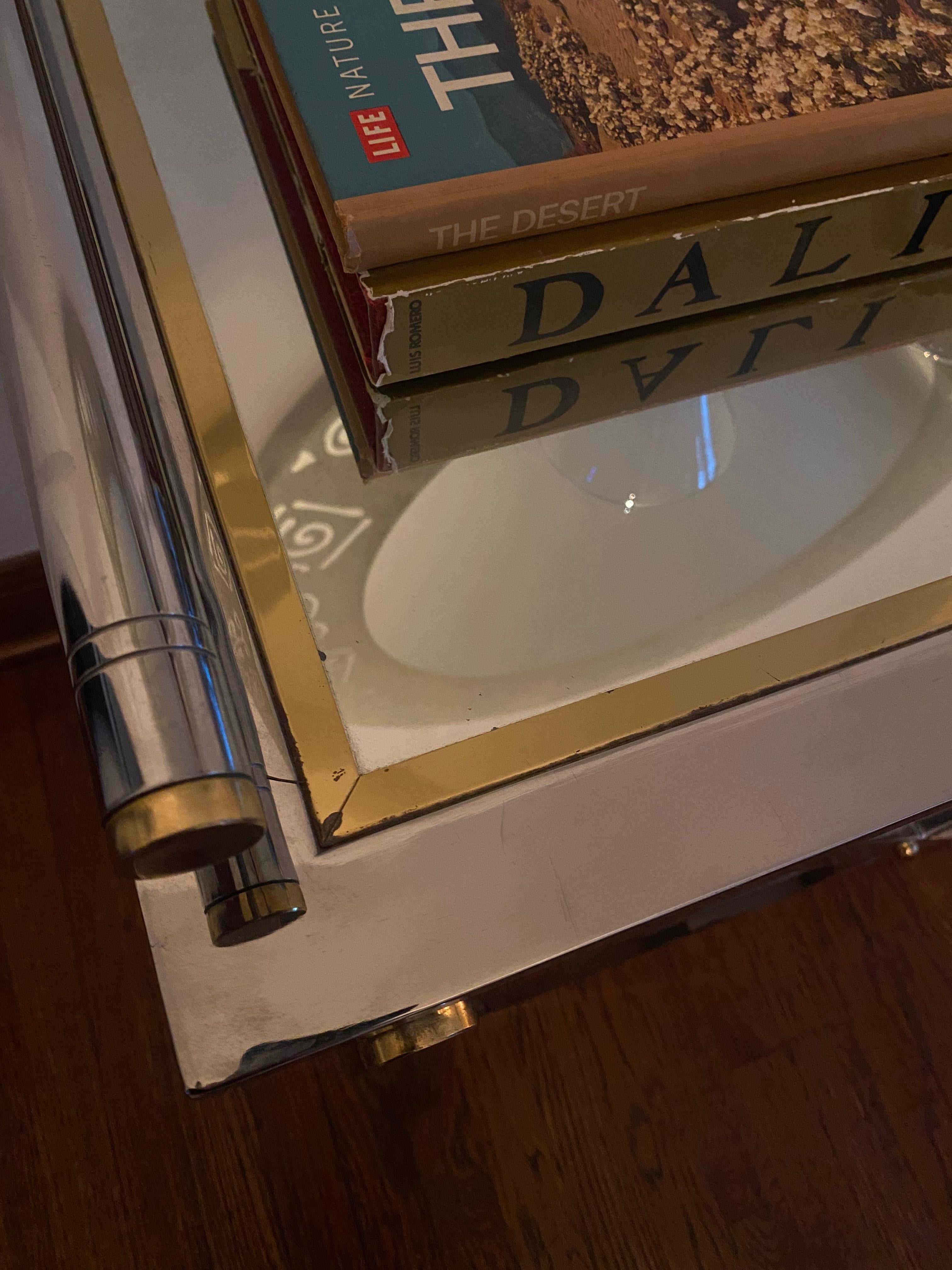 Brass Mirrored Tray Table DIA In Good Condition For Sale In Forest Hills, NY