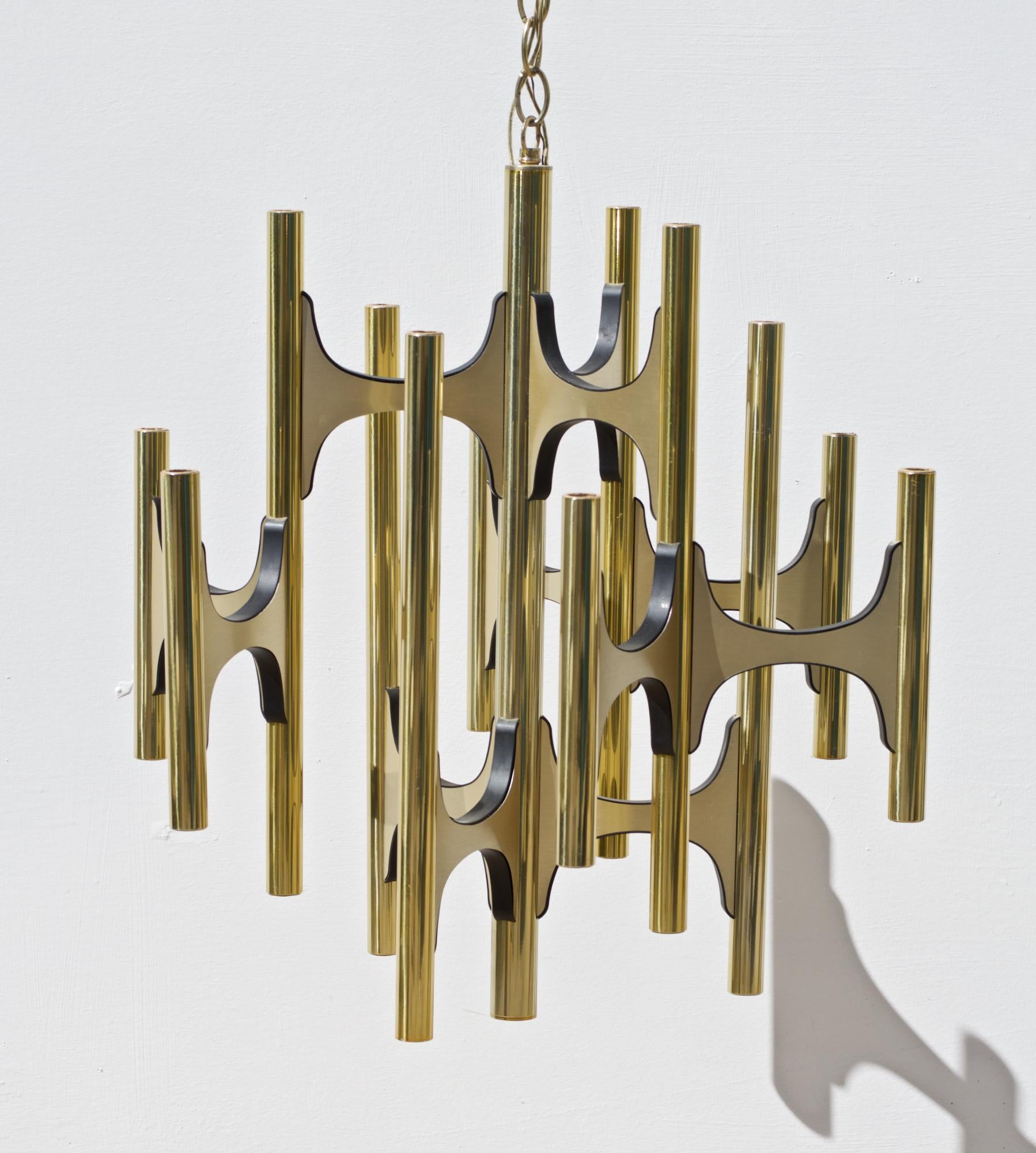 A striking modernist 24 light chandelier by Gaetano Scloari for Lightolier. The smaller scale hanging fixture can be used to dramatic effect in a wide range of places.
More pics of the fixture illuminated soon as we are waiting on a backordered