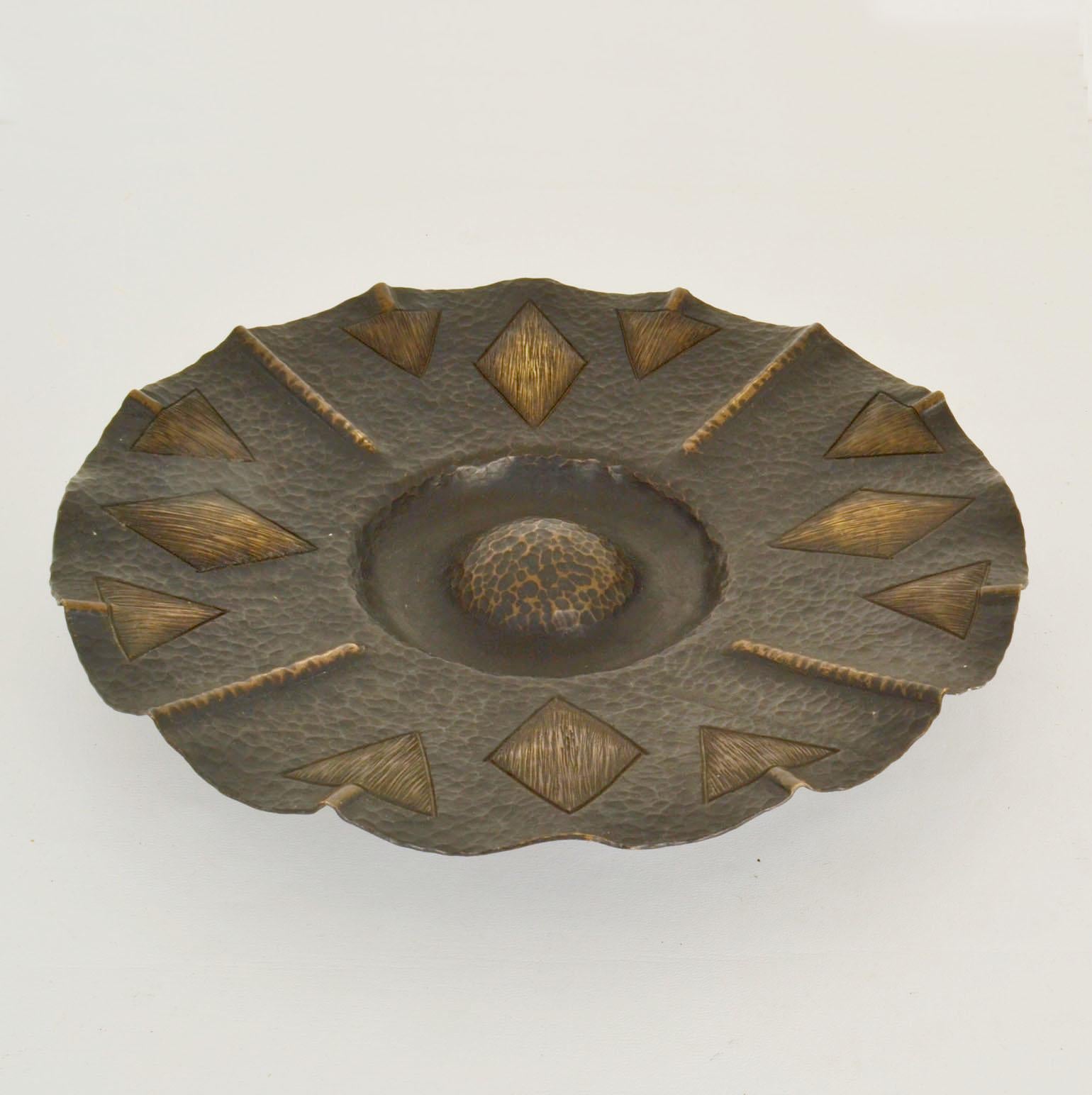Brass Modernist Decorative 1930's Bowl In Excellent Condition For Sale In London, GB