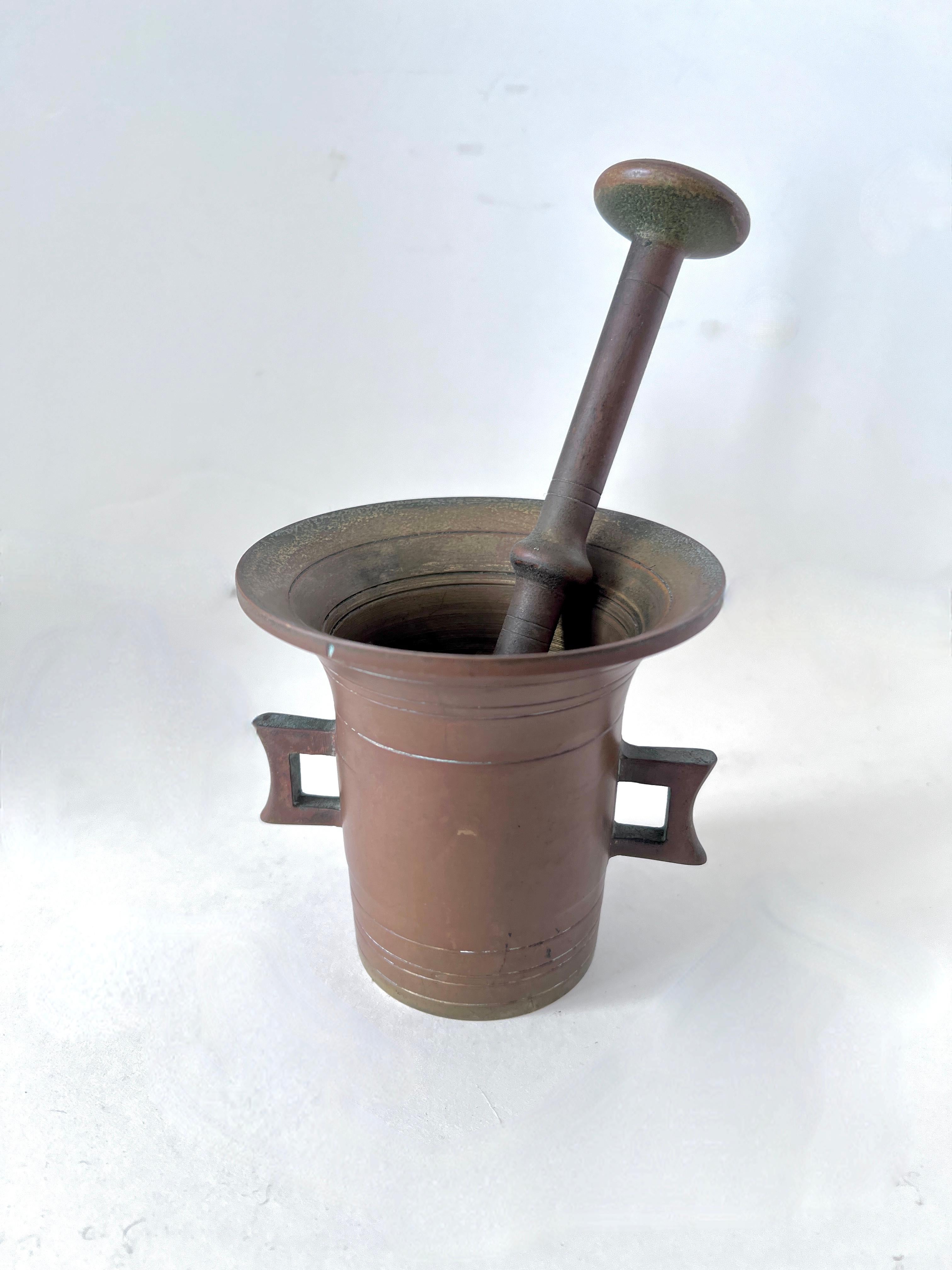 Brass Mortar and Pestle In Good Condition For Sale In Los Angeles, CA