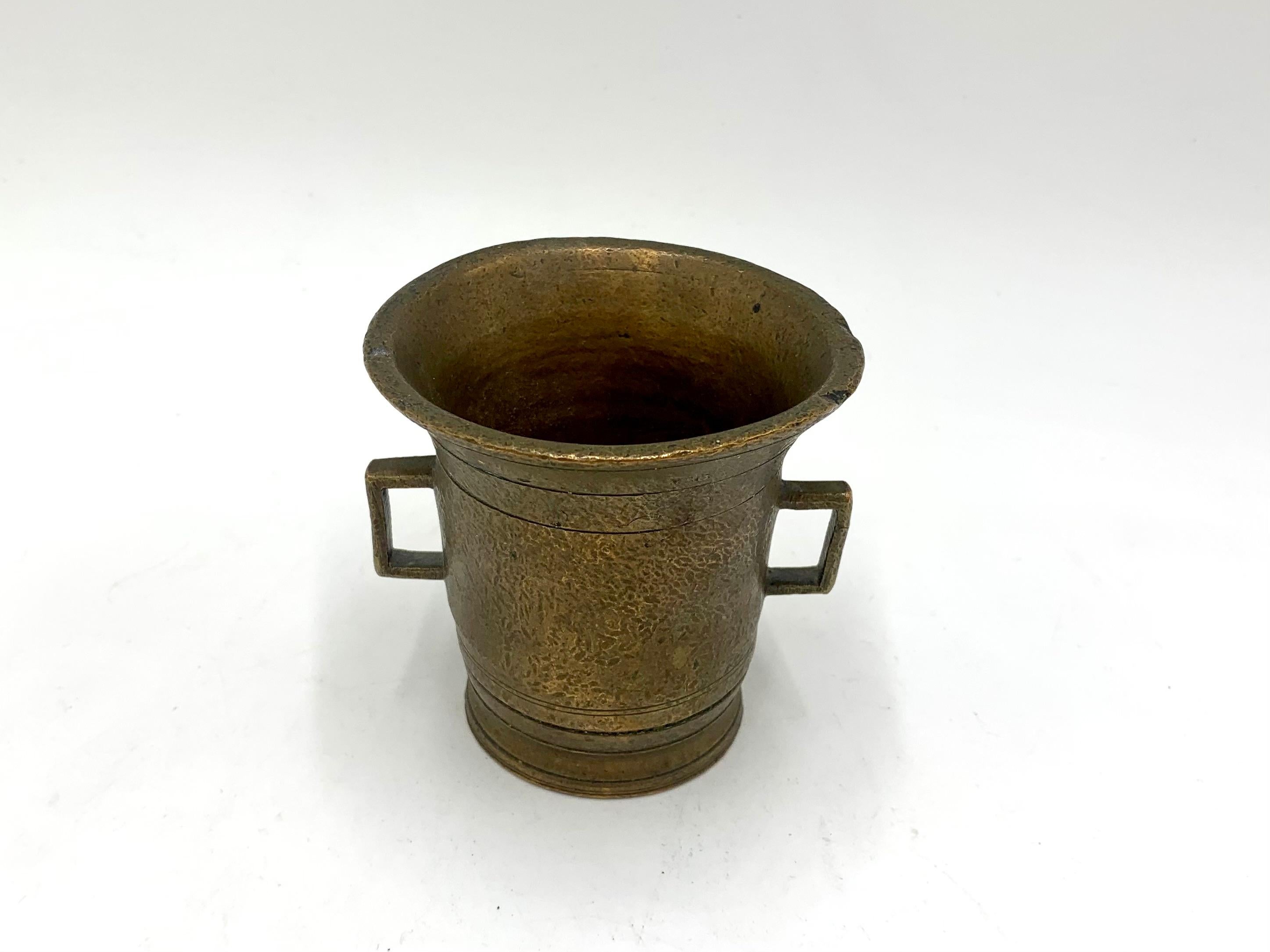 Brass mortar
height 8.5 cm, diameter 8.5 cm
very good condition.
 