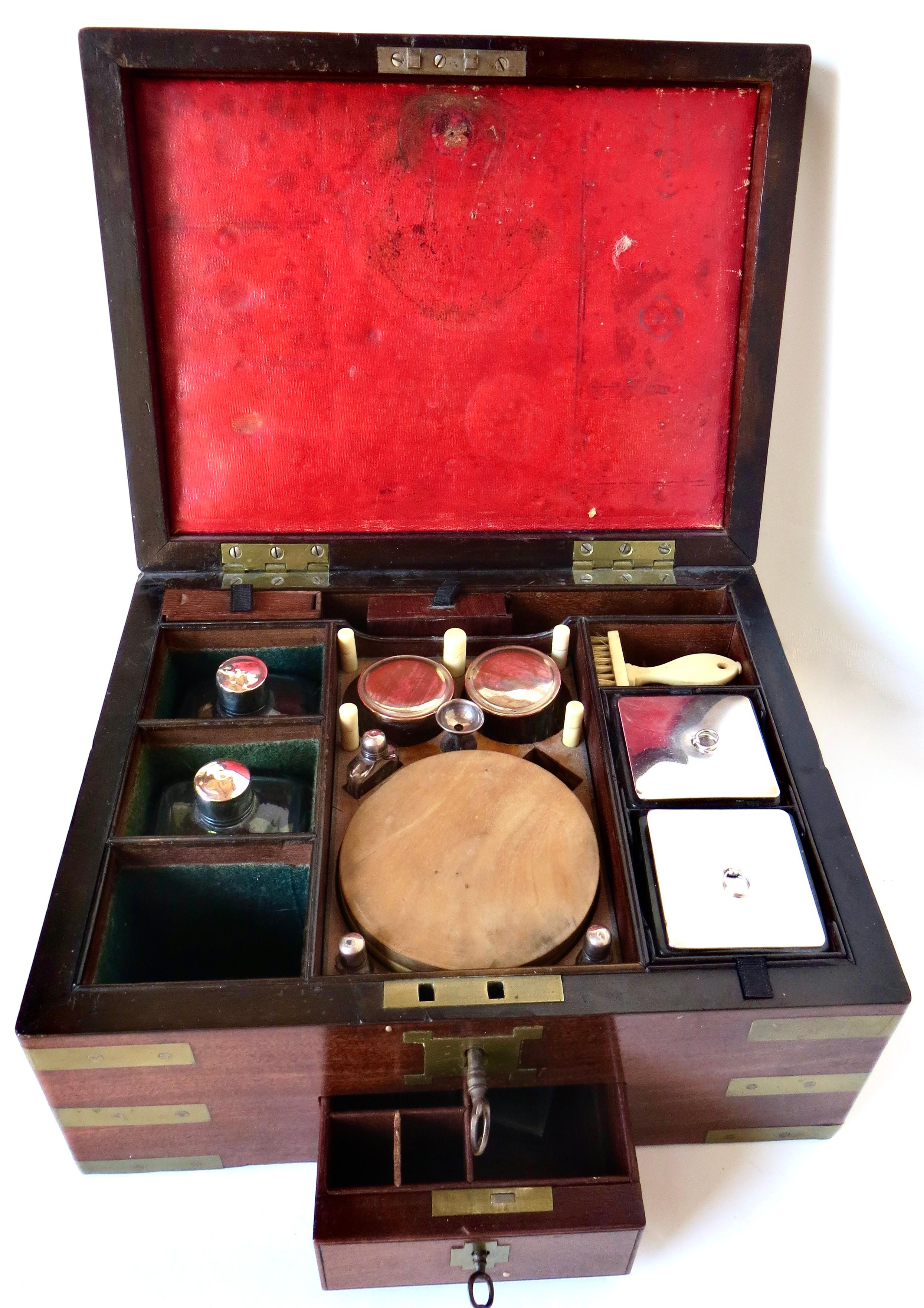 Brass Mounted Georgian Campaign Dressing Table Box Gentleman's Necessaire C.1795 For Sale 6