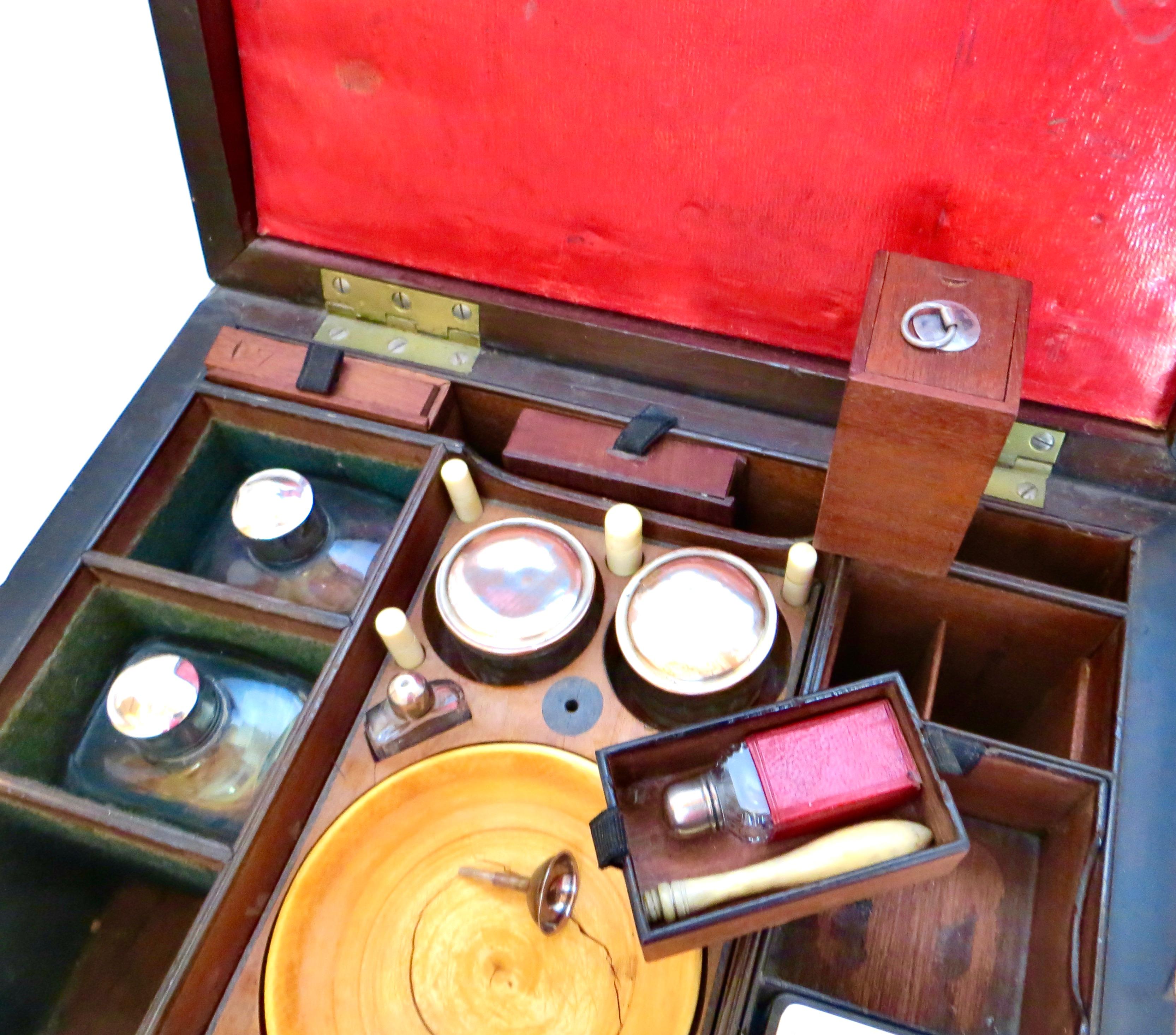 Brass Mounted Georgian Campaign Dressing Table Box Gentleman's Necessaire C.1795 For Sale 8