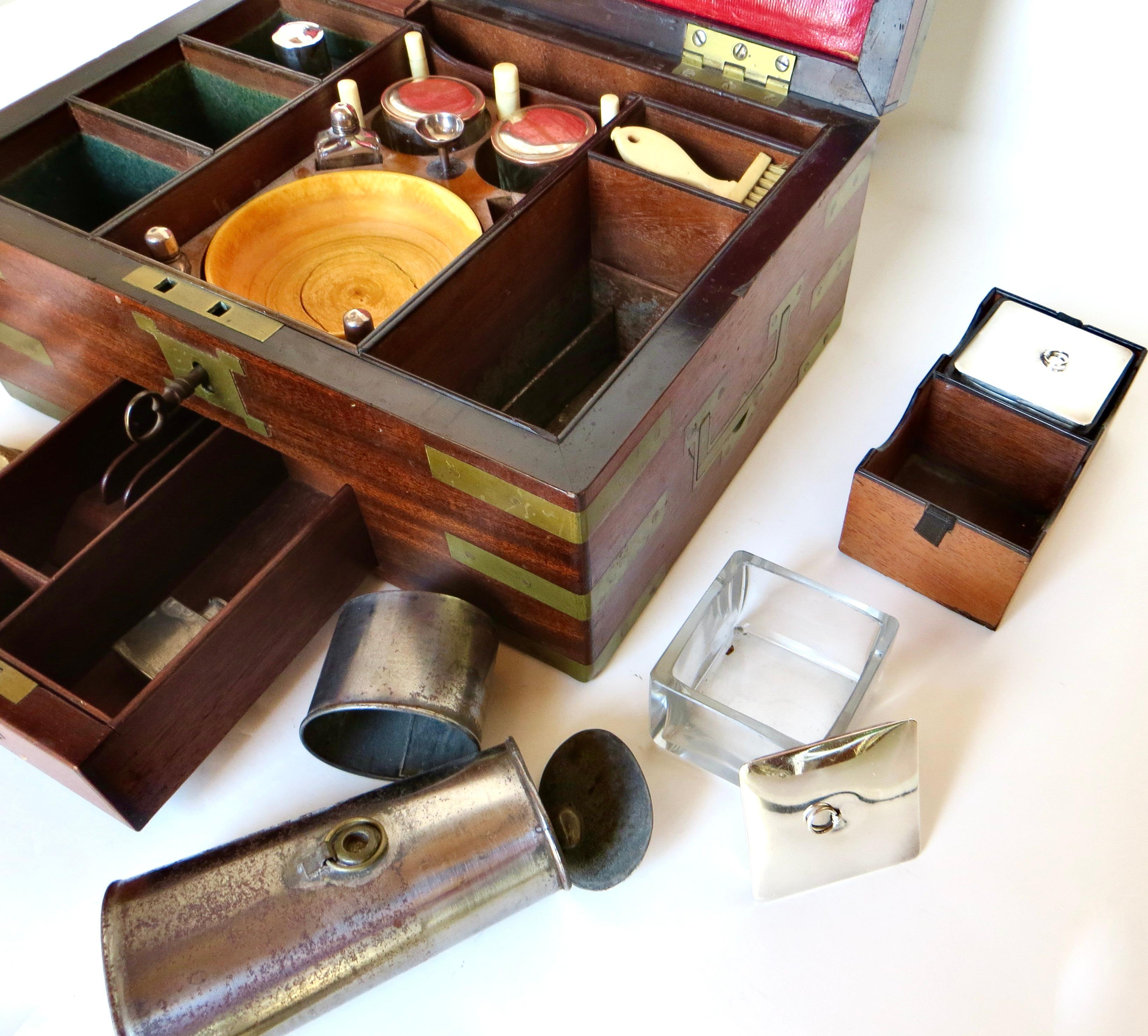 Brass Mounted Georgian Campaign Dressing Table Box Gentleman's Necessaire C.1795 For Sale 1