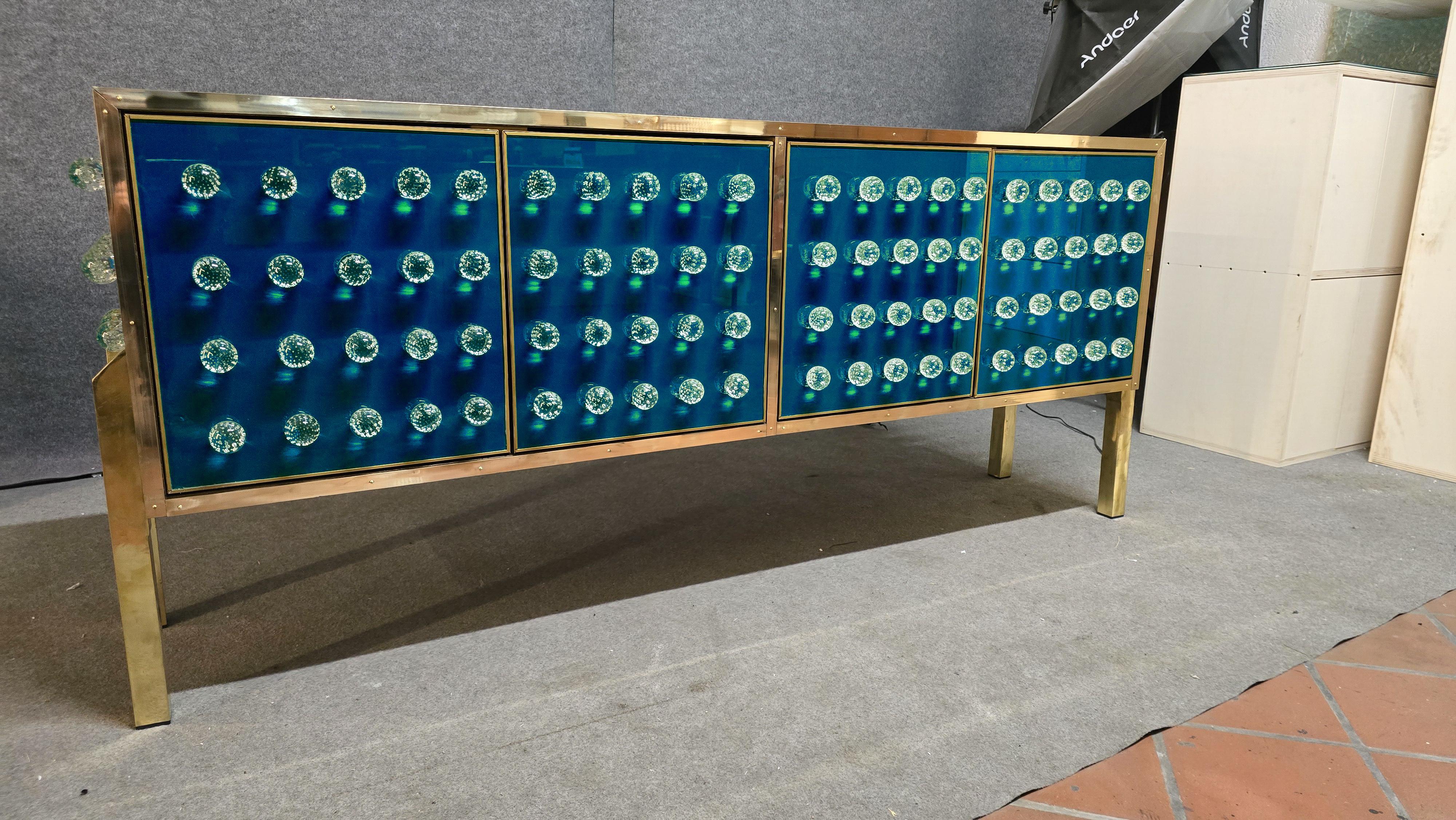 Aparador de latón y cristal de Murano con 120 esferas fundidas - Made in Italy en venta 3