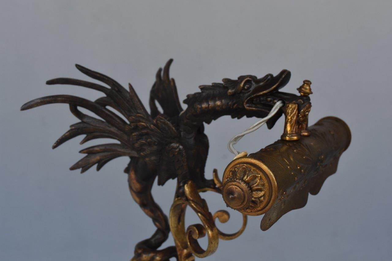 A beautiful brass table lamp. This lovely Asian inspired lamp features with dragon form handles.