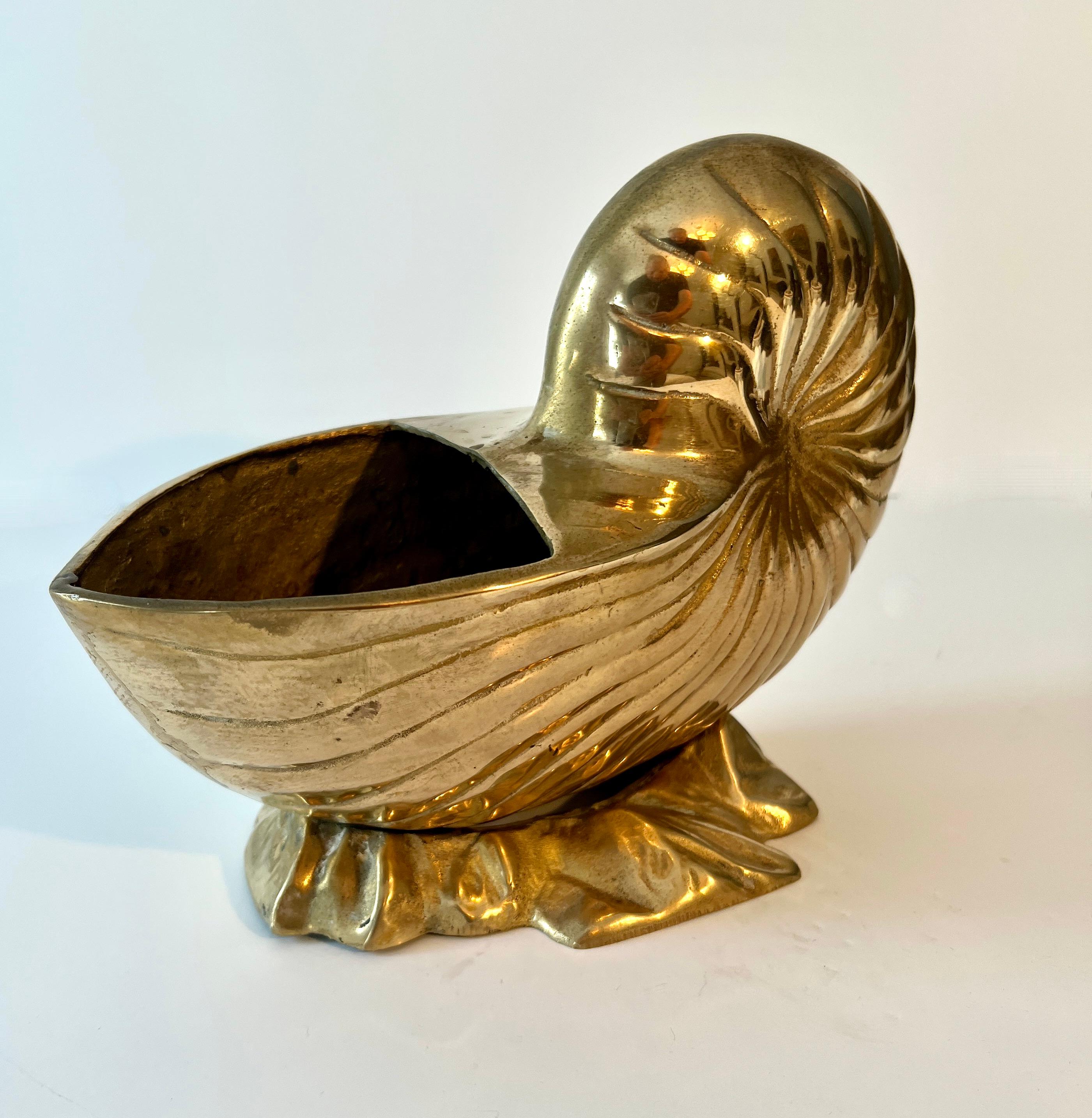 Messing Nautilus Shell Pflanzer oder Jardiniere (Moderne der Mitte des Jahrhunderts) im Angebot