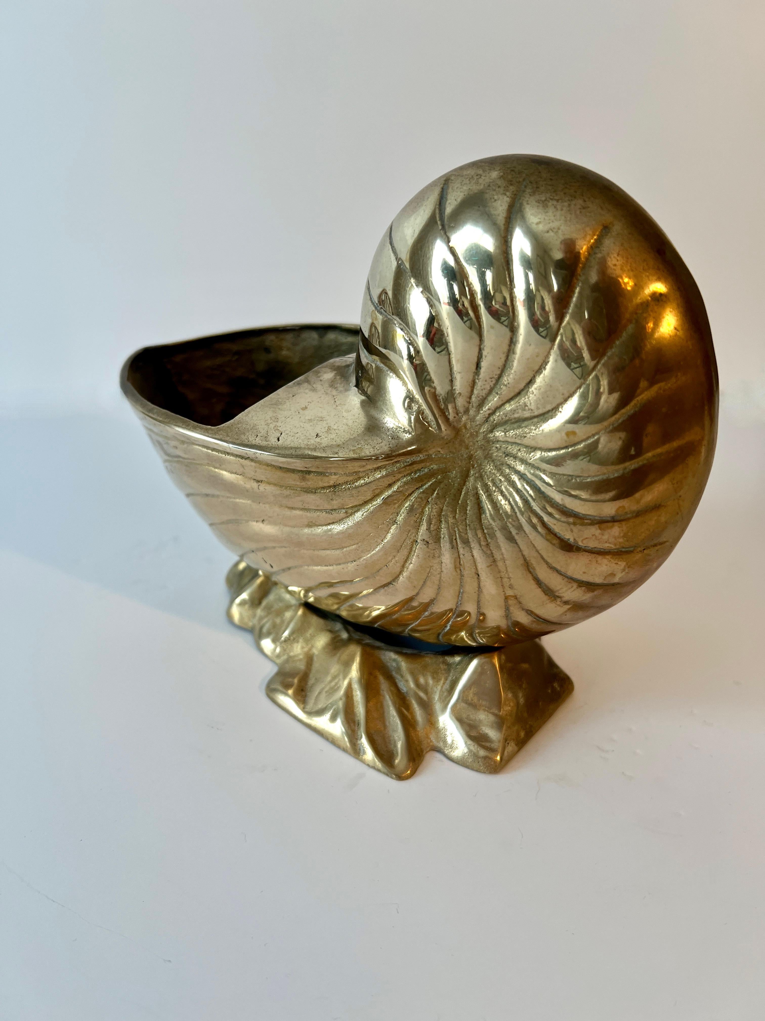 Messing Nautilus Shell Pflanzer oder Jardiniere (Gegossen) im Angebot