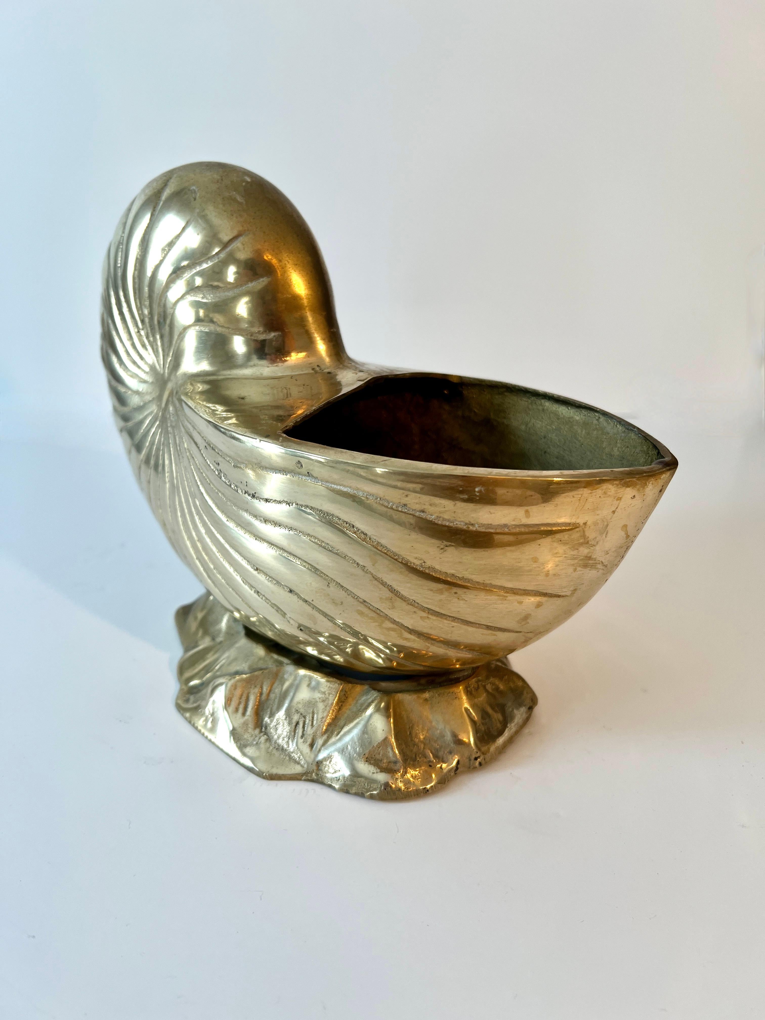 Messing Nautilus Shell Pflanzer oder Jardiniere (20. Jahrhundert) im Angebot