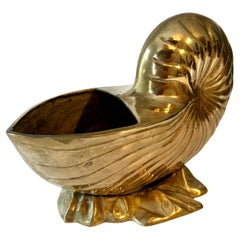 Vaso o fioriera in ottone con conchiglia Nautilus