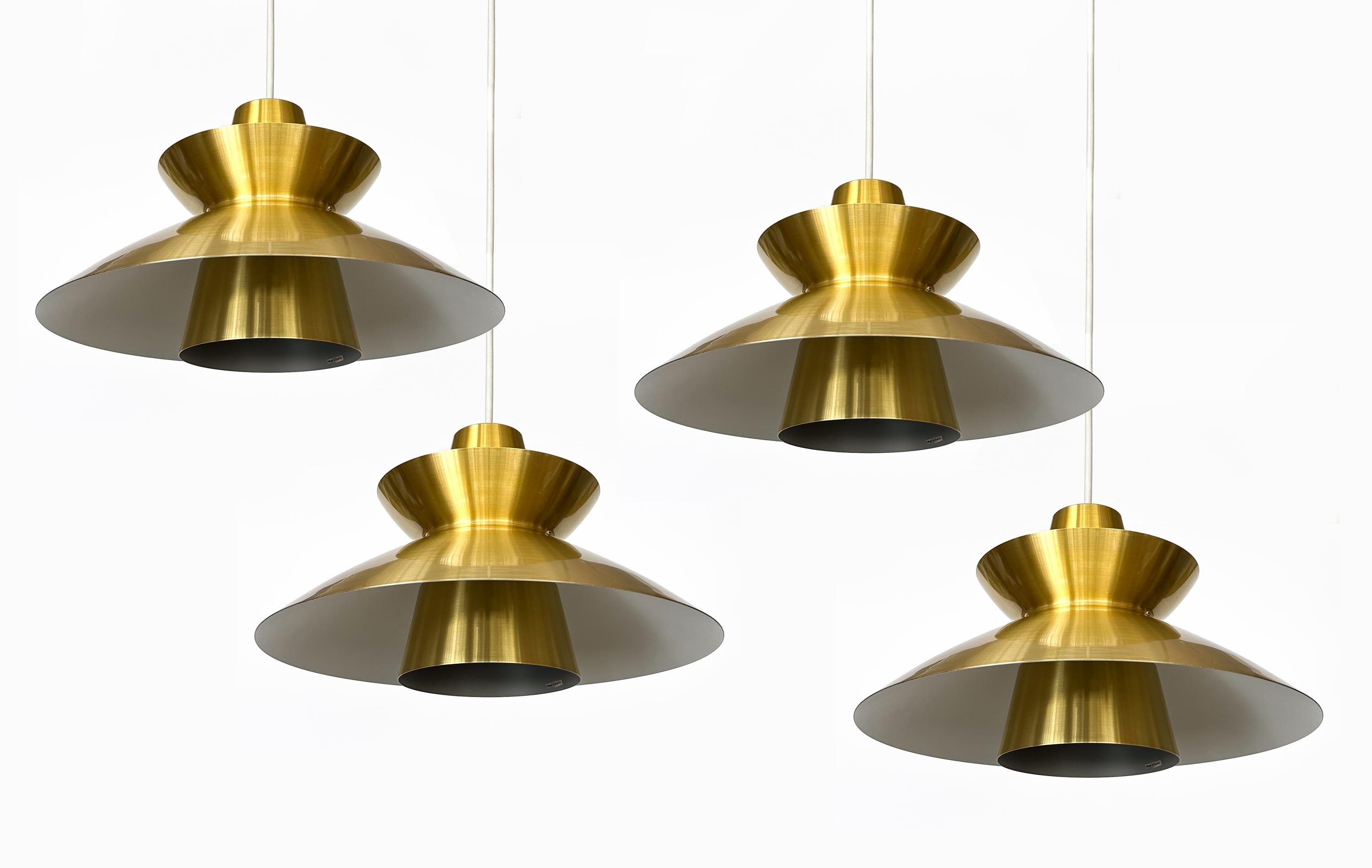 Illuminate your space with a piece of design history—a vintage modern brass “Navy” pendant light, designed by none other than the legendary Jørn Utzon, the mastermind behind the iconic Sydney Opera House. Manufactured by Nordisk Solar in Denmark