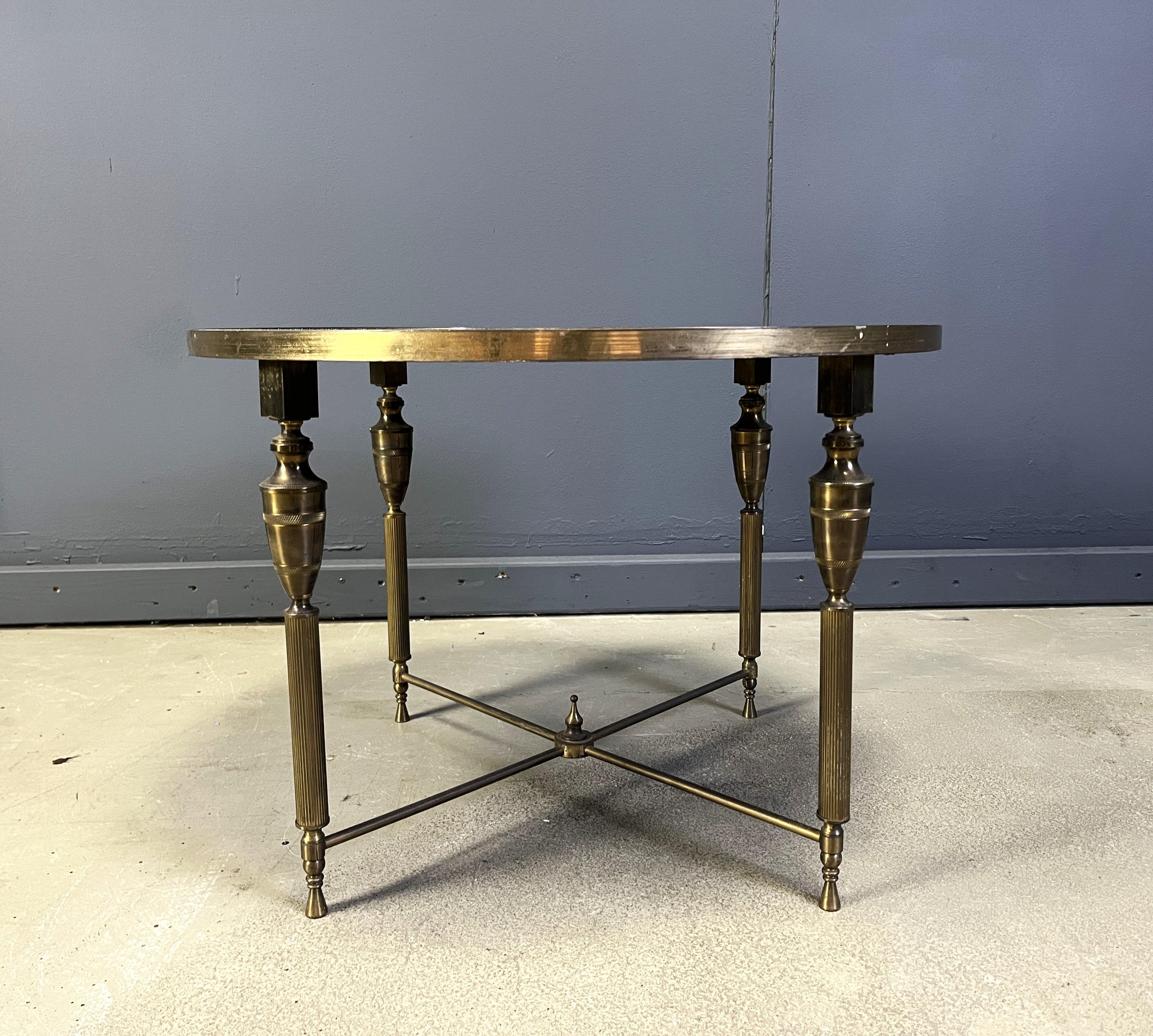 Table basse néoclassique en laiton à la manière de la Maison Baguès, années 60 en vente 3
