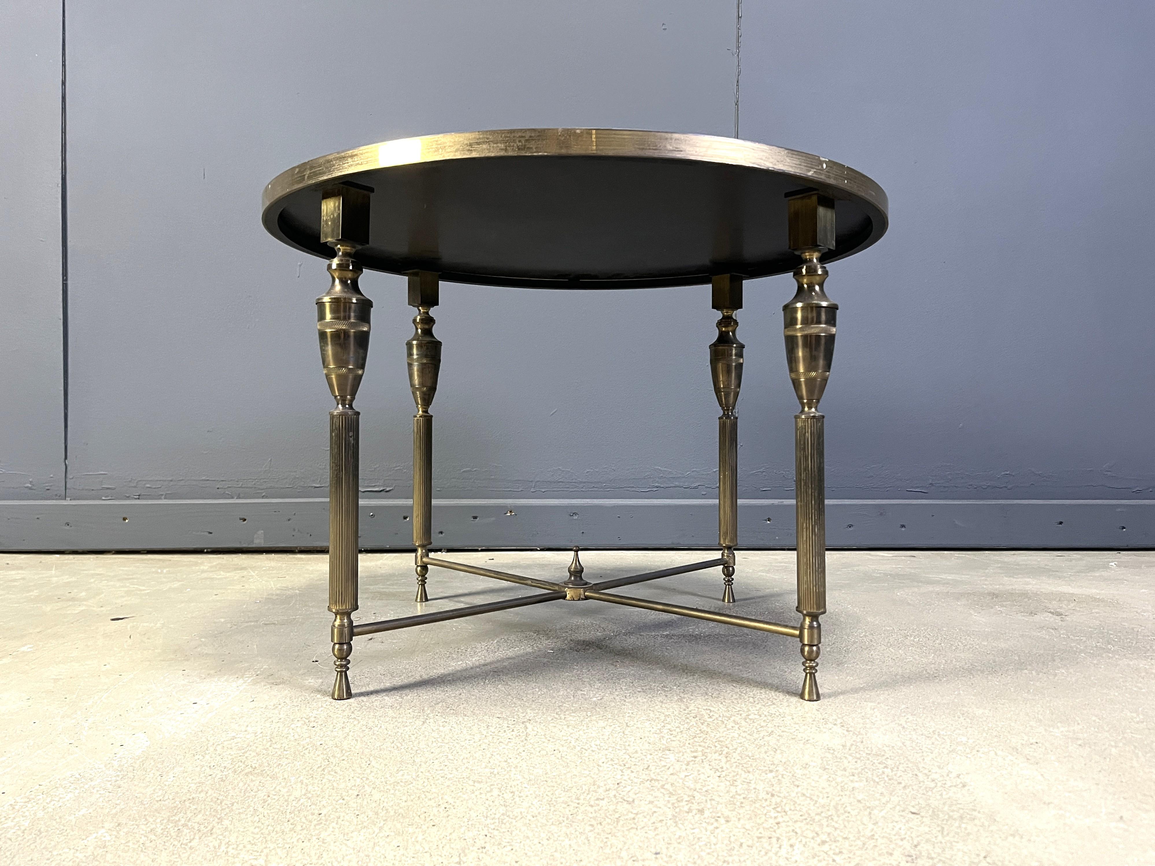 Table basse néoclassique en laiton à la manière de la Maison Baguès, années 60 en vente 2