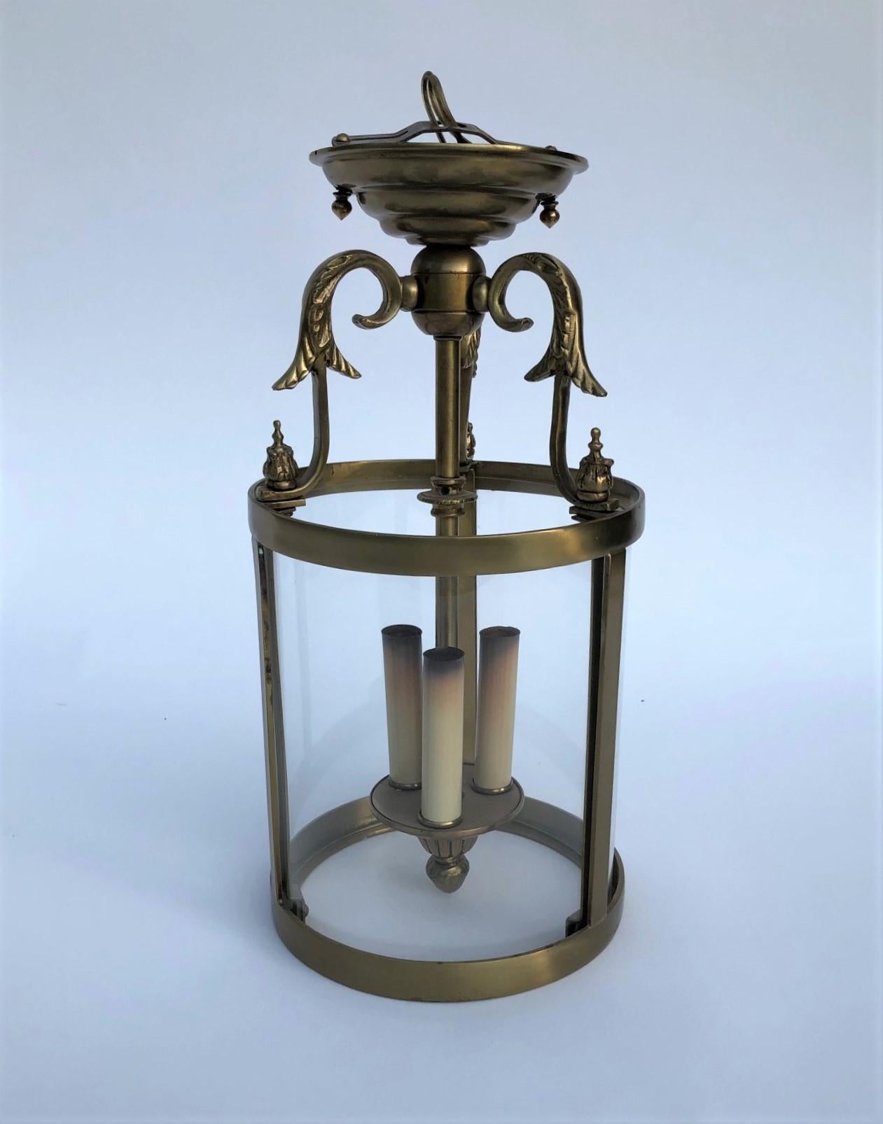 Brass Neoclassical Regency Lantern w/ 3 Candelabra Light Cluster & Curved Glass In Good Condition For Sale In North Salem, NY