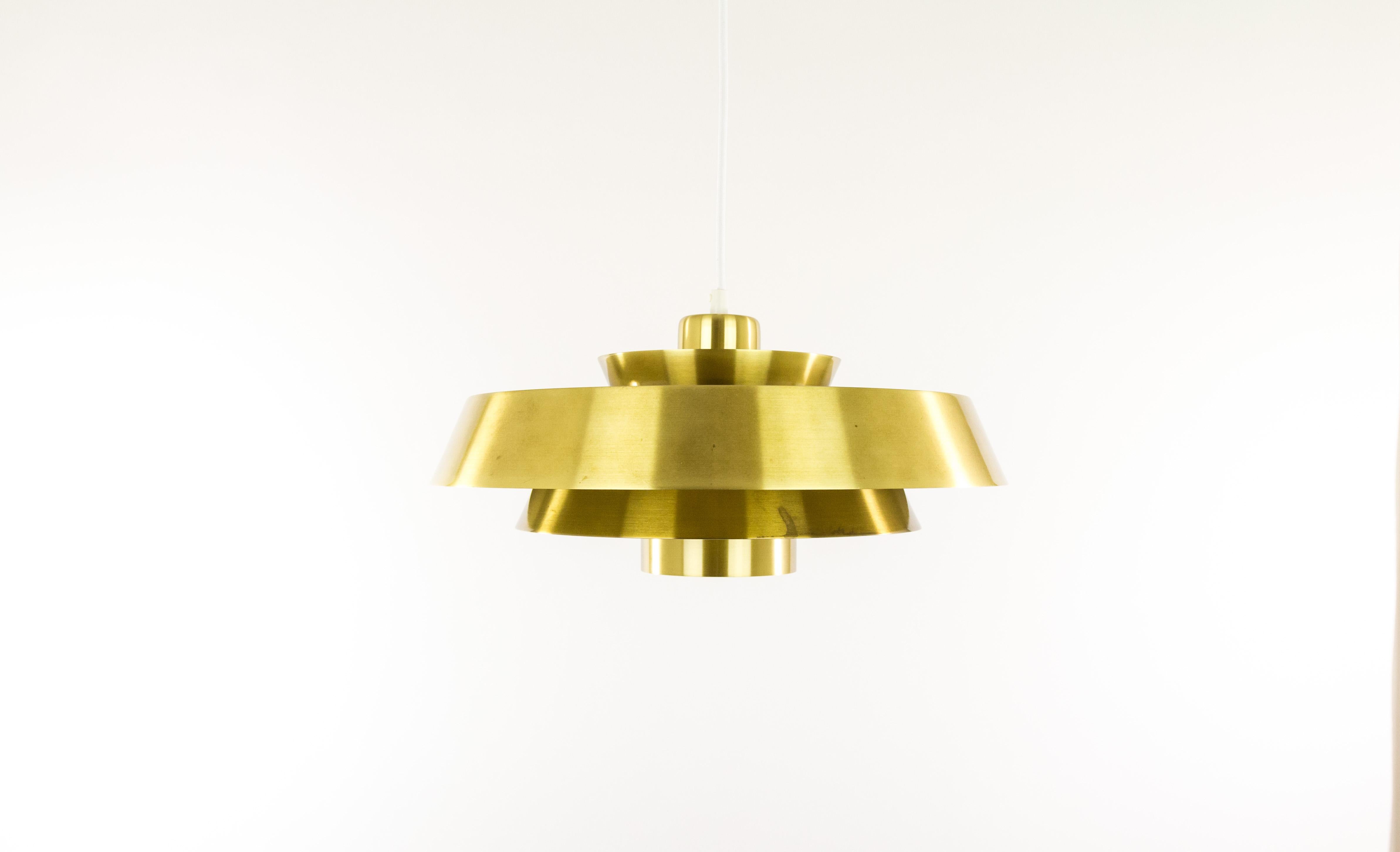 Brass Nova pendant by Jo Hammerborg for Danish lighting manufacturer Fog & Mørup, 1960s.

'Nova' was produced in three different metals: copper, brass and aluminium. This is the brass version; on the inside the lamps are lacquered to create a warm