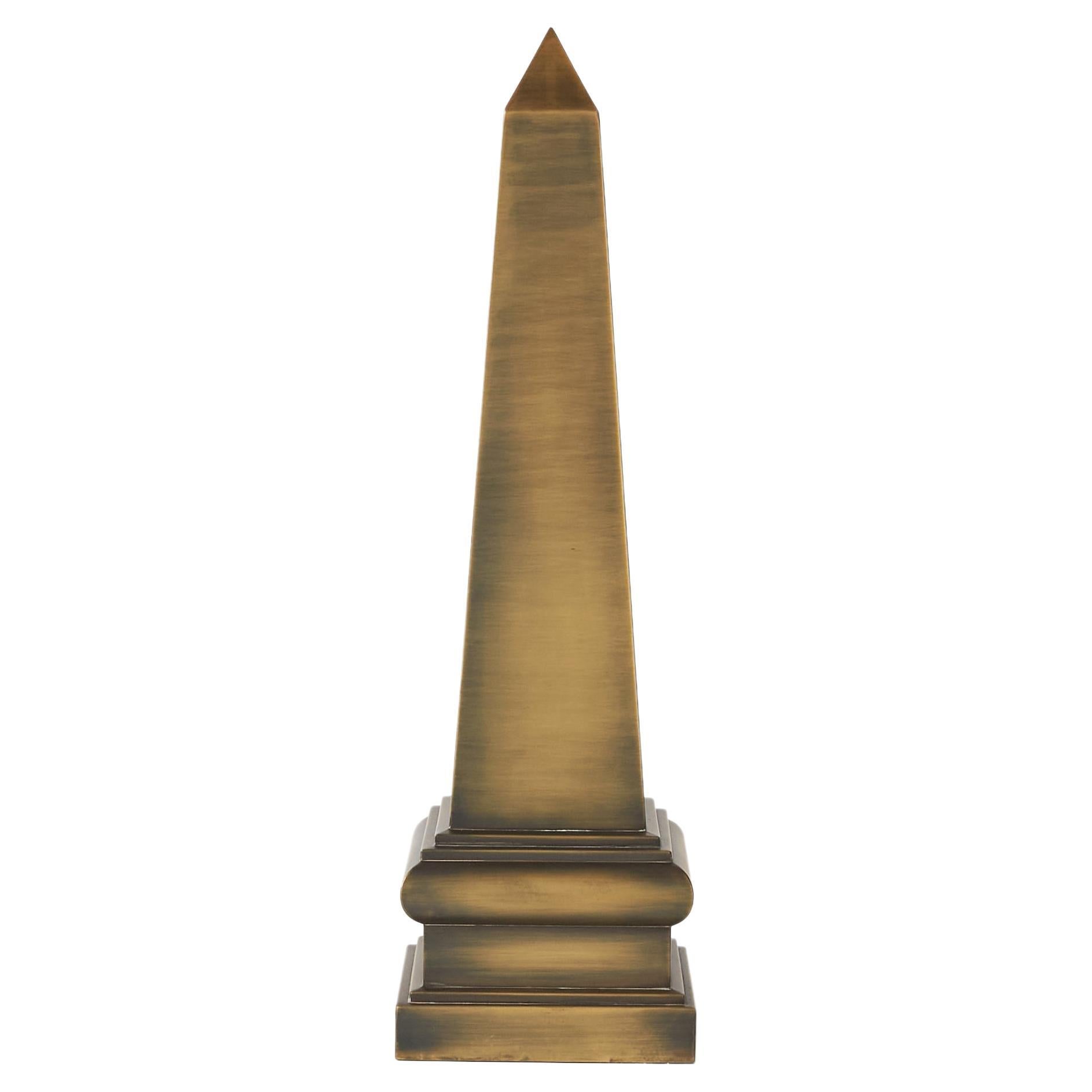 Obelisk aus Messing, neu lackiert in antiker Bronze, aus dem Kaufhaus Gimbels