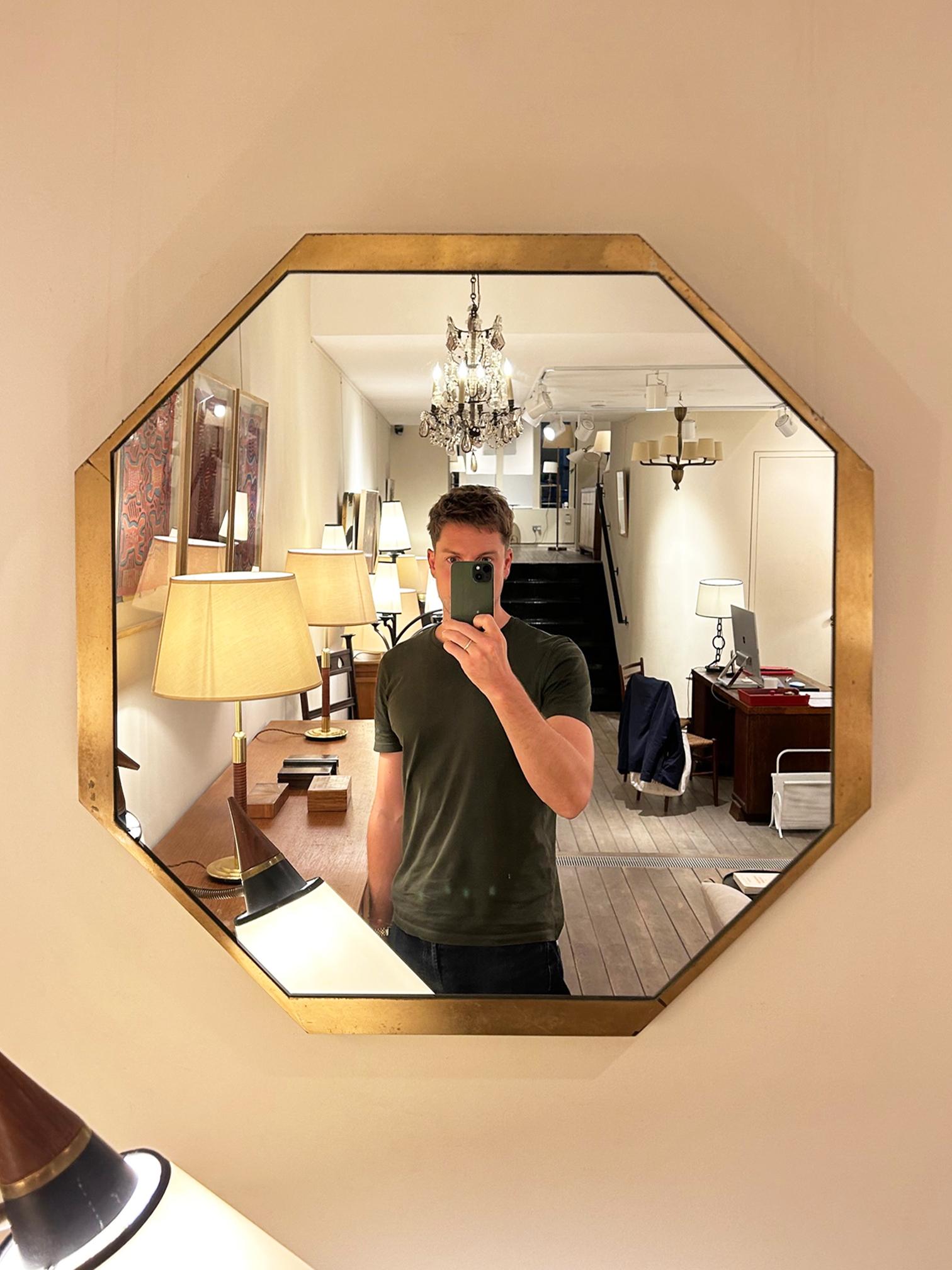 A brushed brass hexagonal mirror.
France, mid 20th Century
65.5 cm high by 65.5 cm wide by 2.5 cm depth