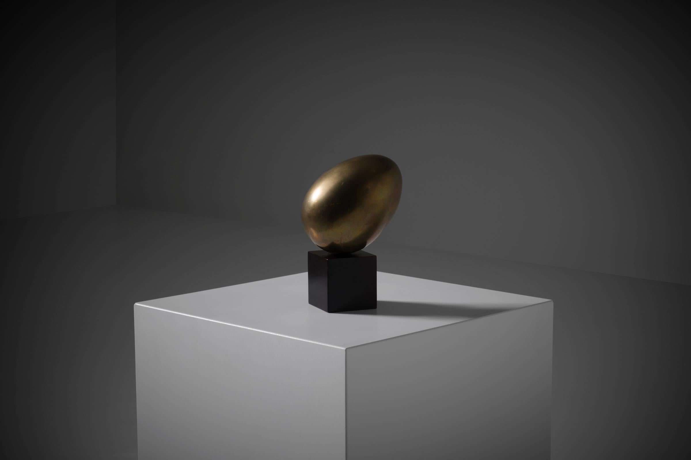 Mid-Century Modern Brass ‘Oeuf’ shaped sculpture, France 1970s