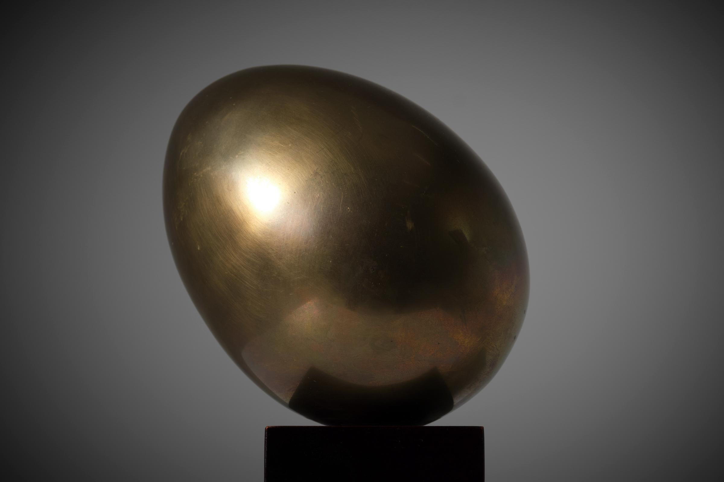 Brass ‘Oeuf’ shaped sculpture, France 1970s 2