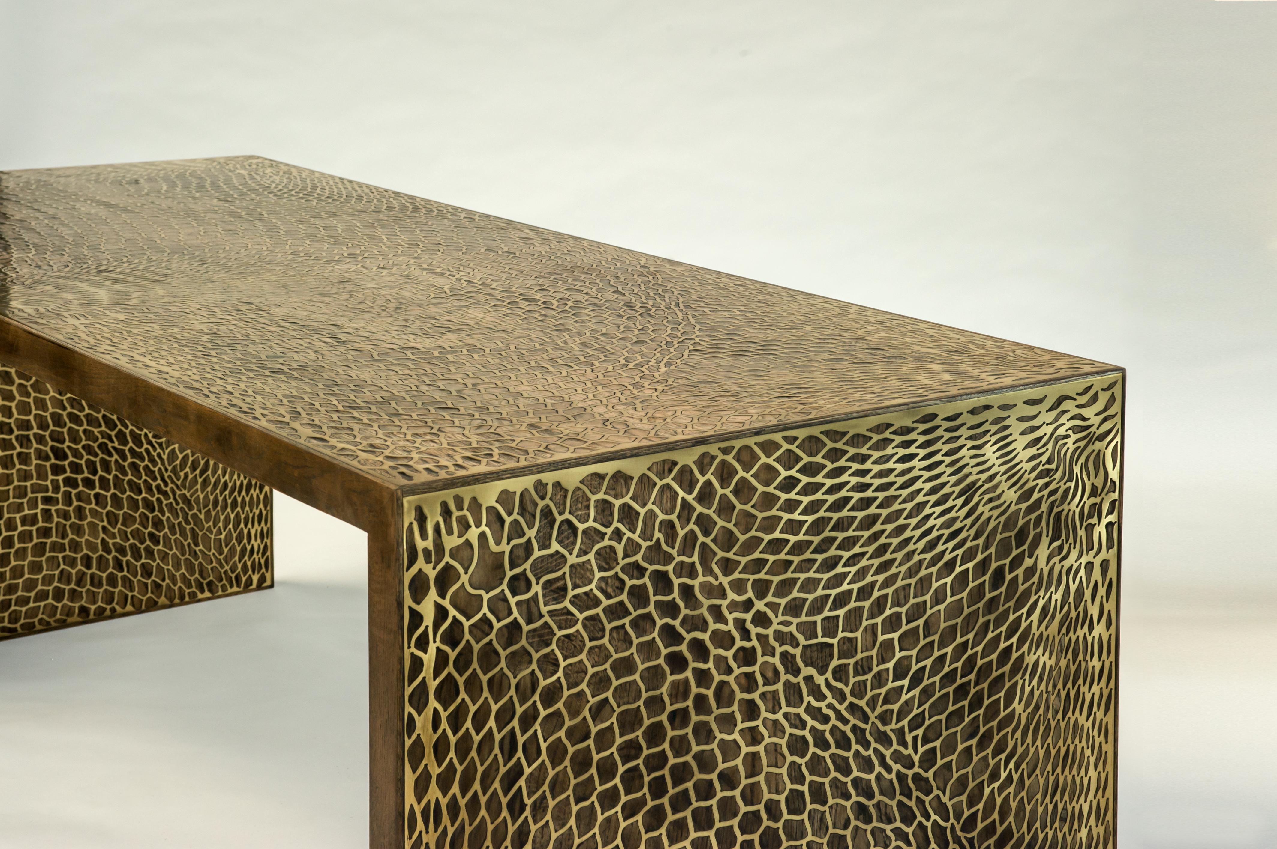 Brass on Oak Trama Coffee Table Sculpted by Francesco Perini In New Condition For Sale In Geneve, CH