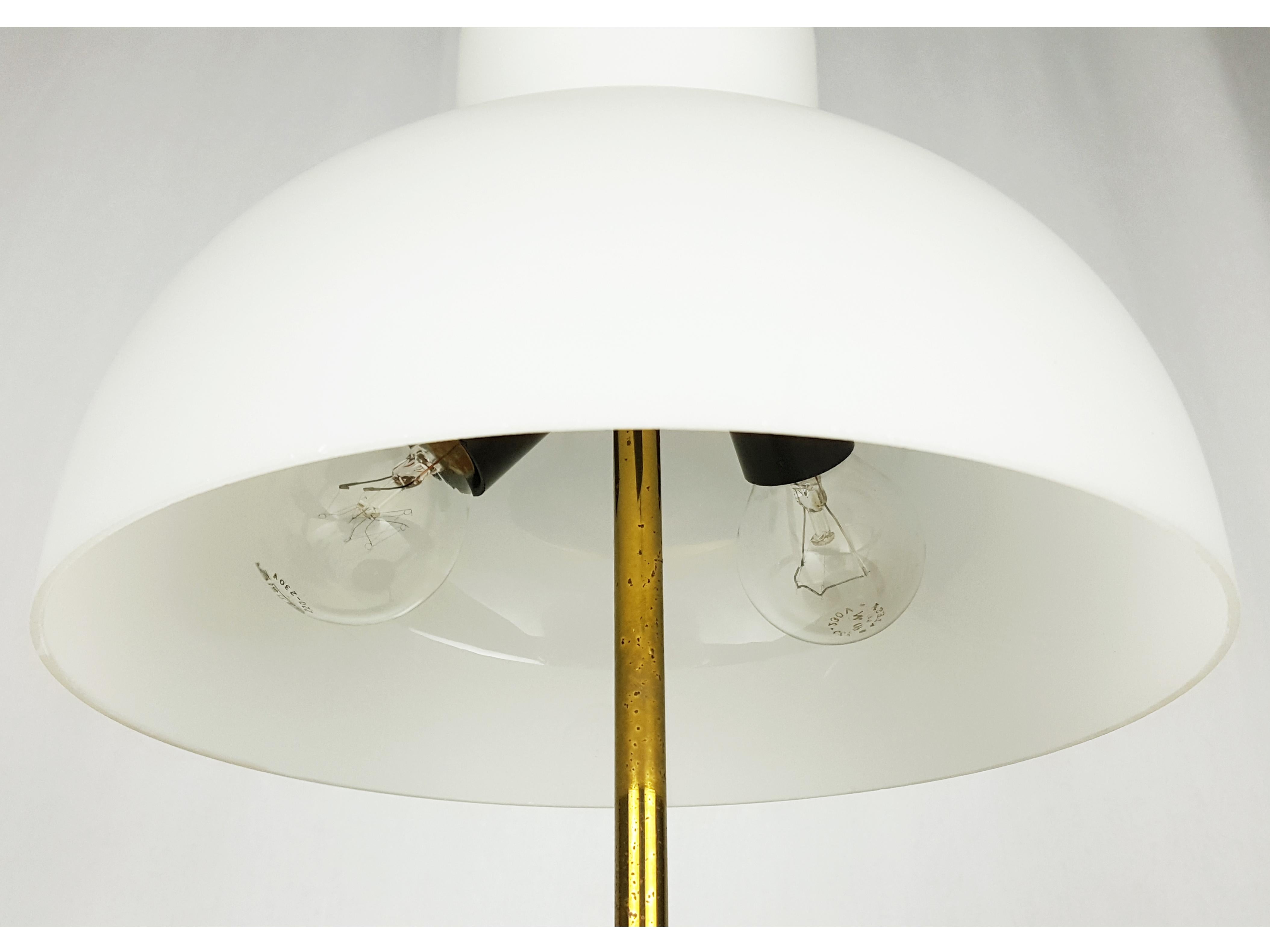 Mid-Century Modern Brass & Opaline Glass 1950s LTA3 Arenzano Table Lamp 'Small Version' by Gardella