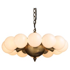 Kronleuchter aus Messing und Opalglas, Niederlande um 1950 Kronleuchter aus Messing und Opalglas, Niederlande um 1950