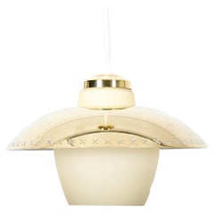 Lampe à suspension en verre opalin et laiton Bent Karlby pour Fog & Mrup