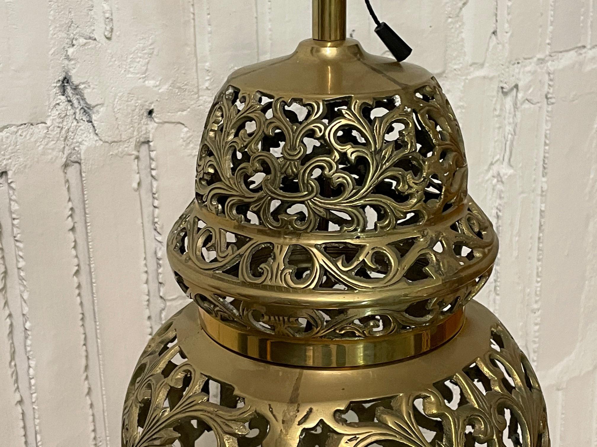 Brass Open Fretwork Cage Design Table Lamp In Good Condition For Sale In Jacksonville, FL