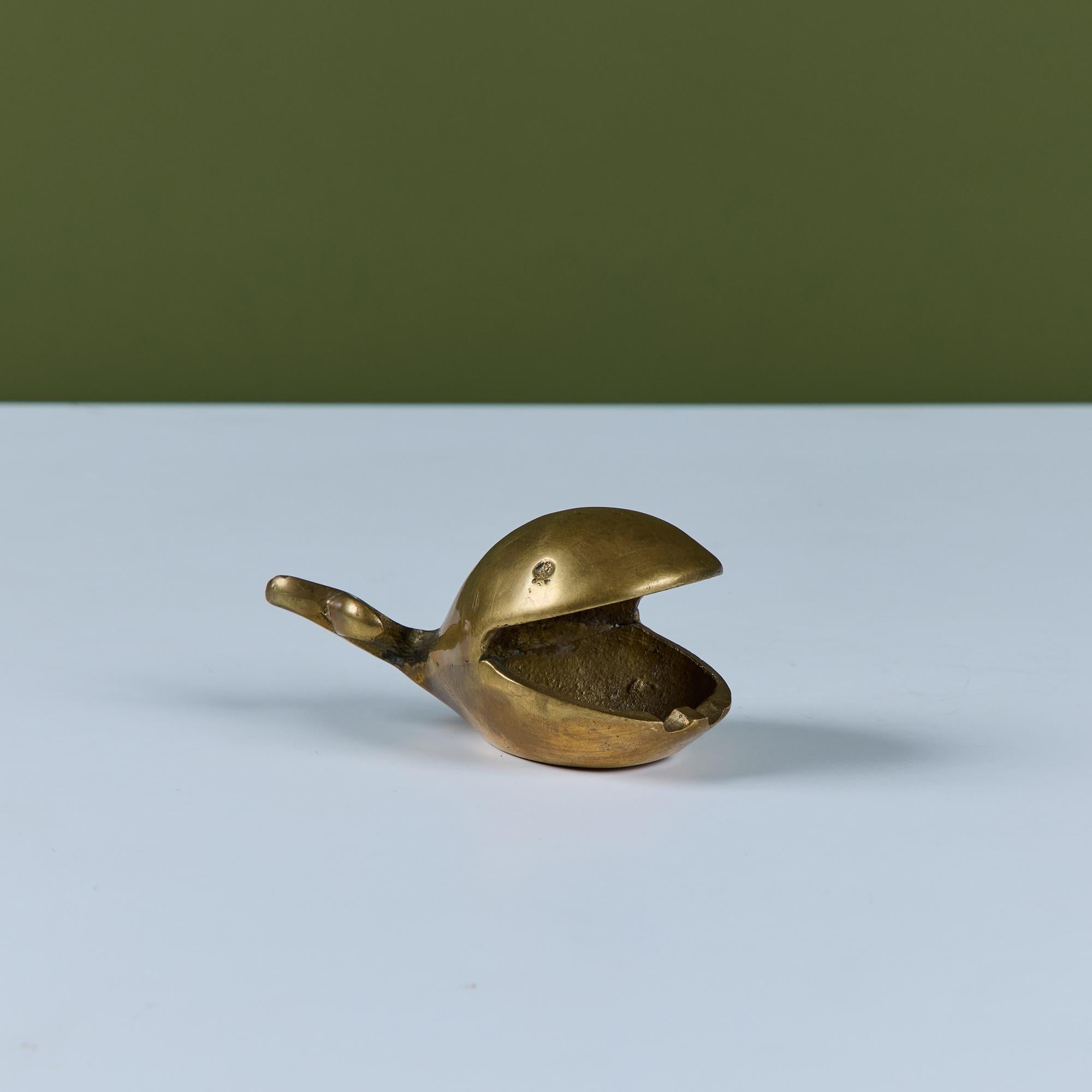 Mid-Century Modern Cendrier baleine à gueule ouverte en laiton en vente