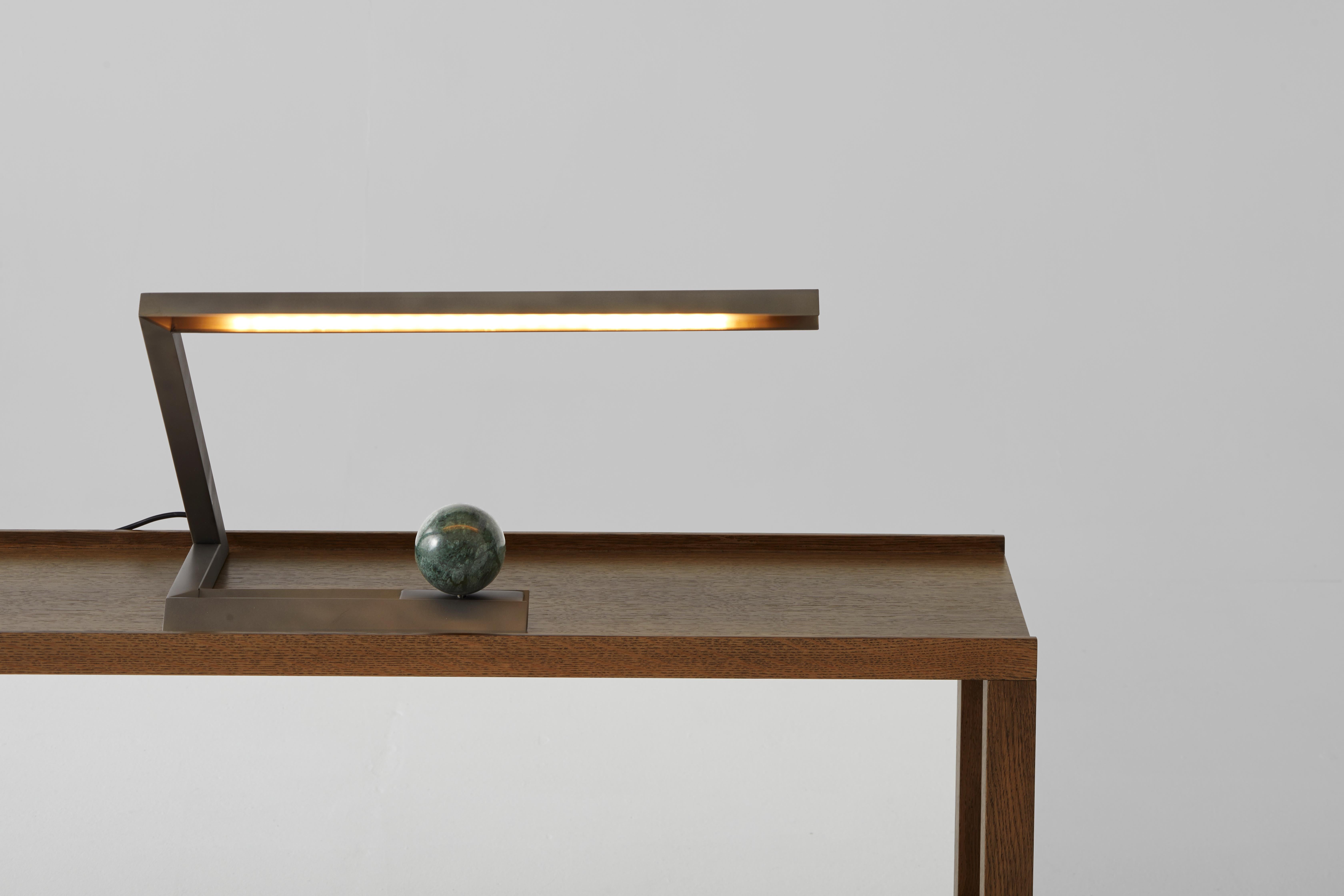 Lampe à poser Oud en laiton par Resident Neuf - En vente à Geneve, CH
