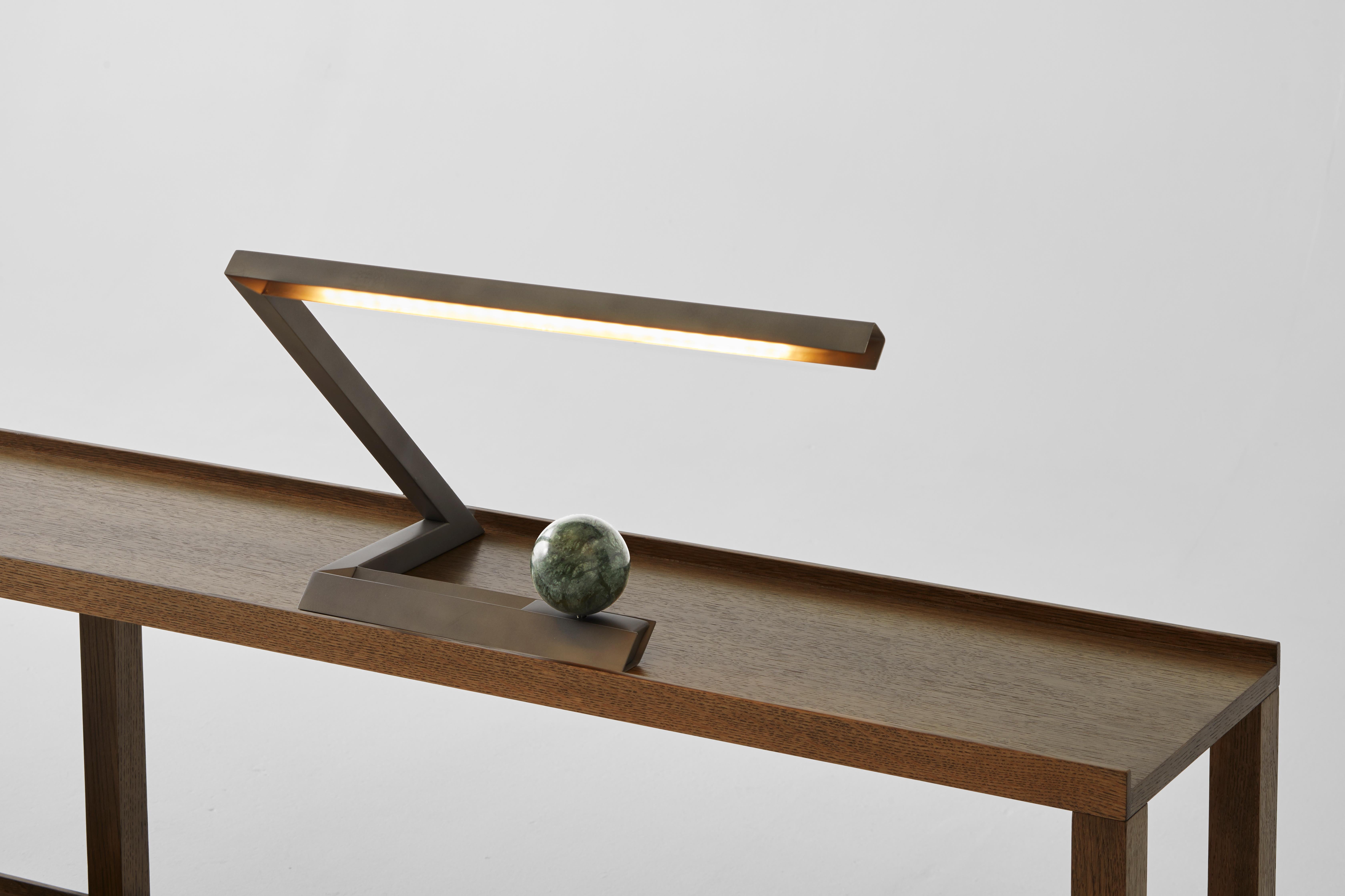 XXIe siècle et contemporain Lampe à poser Oud en laiton par Resident en vente